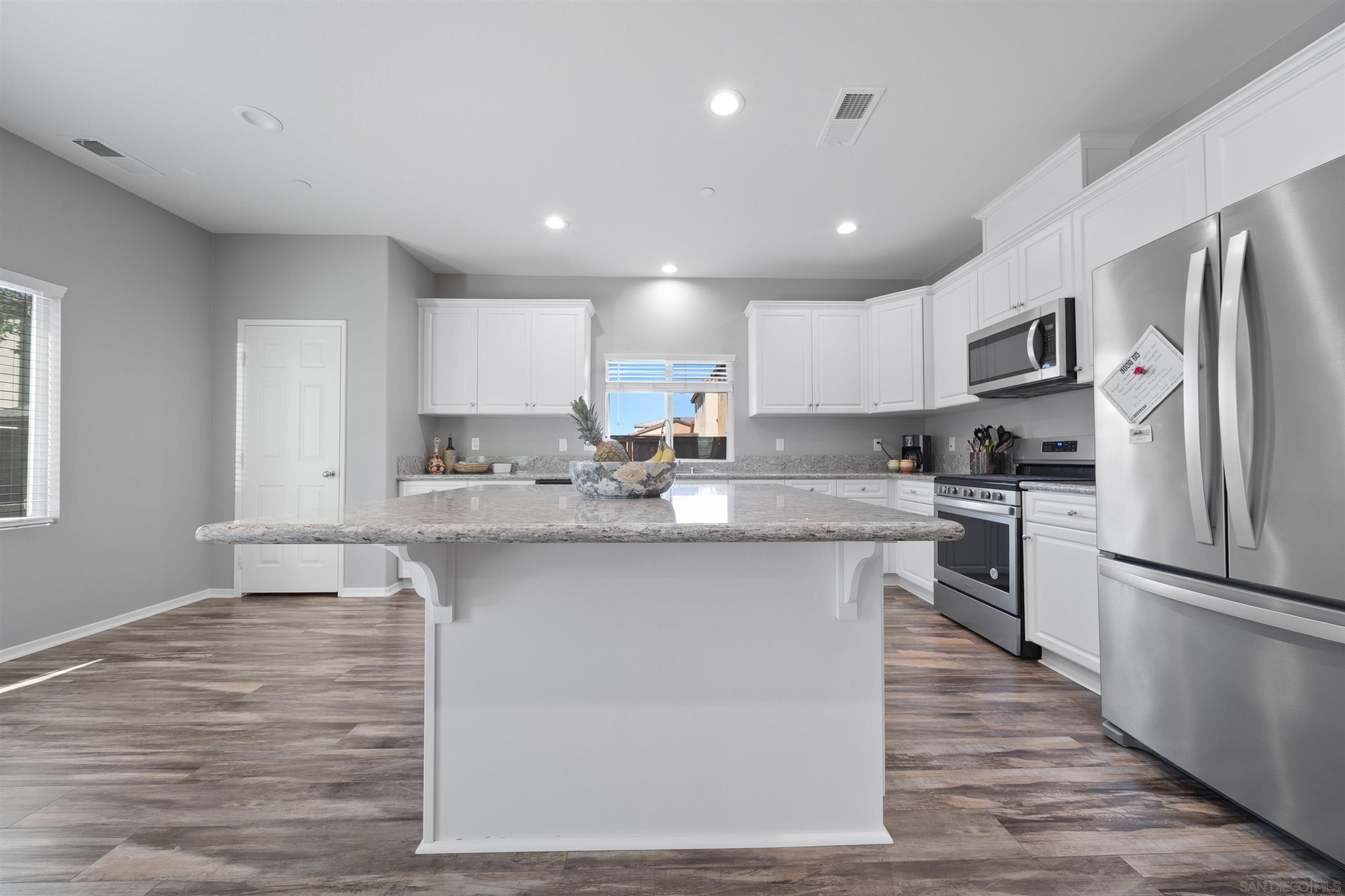 Detail Gallery Image 11 of 44 For 669  Las Lomas, Imperial,  CA 92251 - 5 Beds | 3 Baths