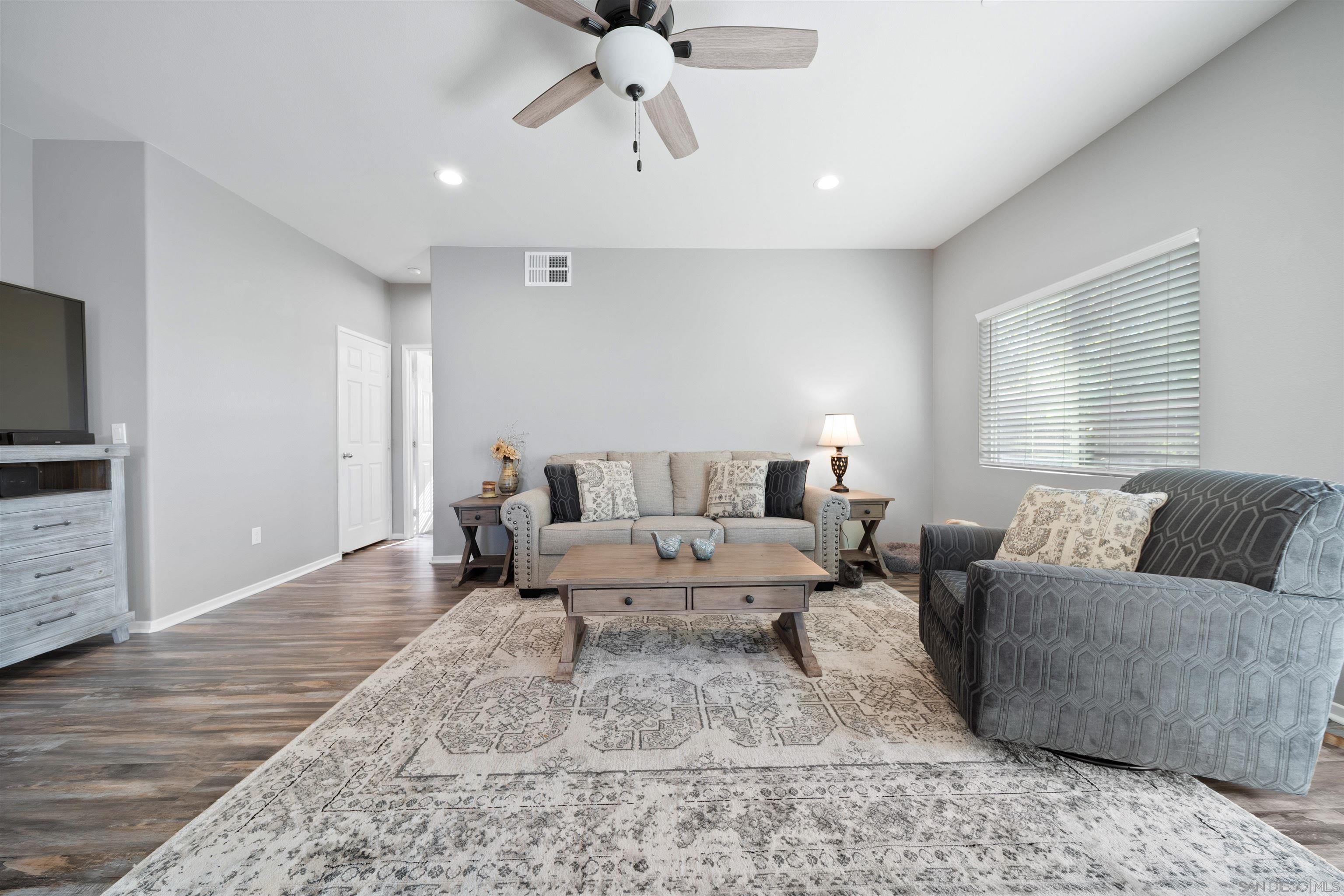 Detail Gallery Image 14 of 44 For 669  Las Lomas, Imperial,  CA 92251 - 5 Beds | 3 Baths