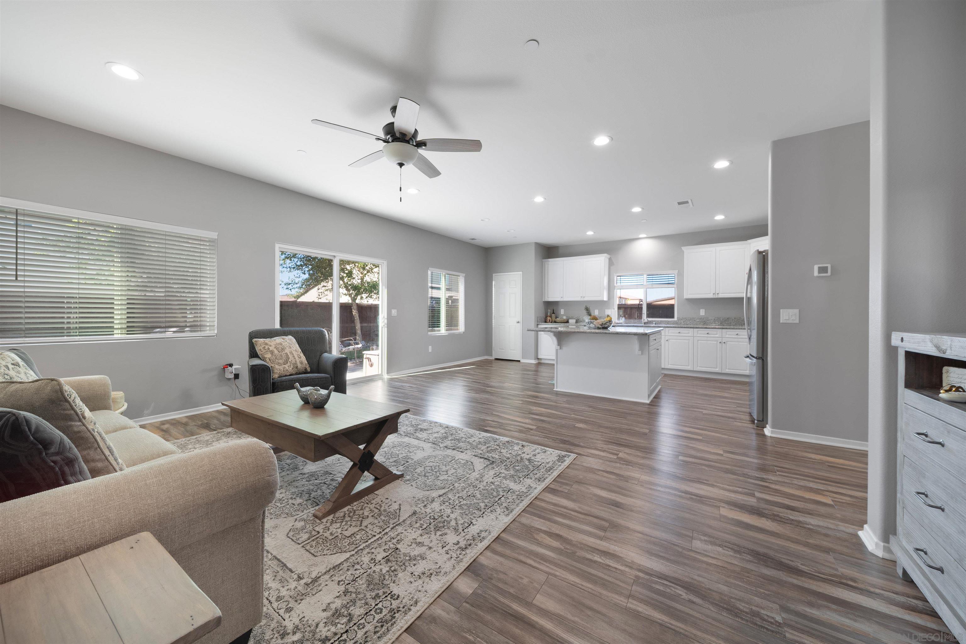 Detail Gallery Image 15 of 44 For 669  Las Lomas, Imperial,  CA 92251 - 5 Beds | 3 Baths