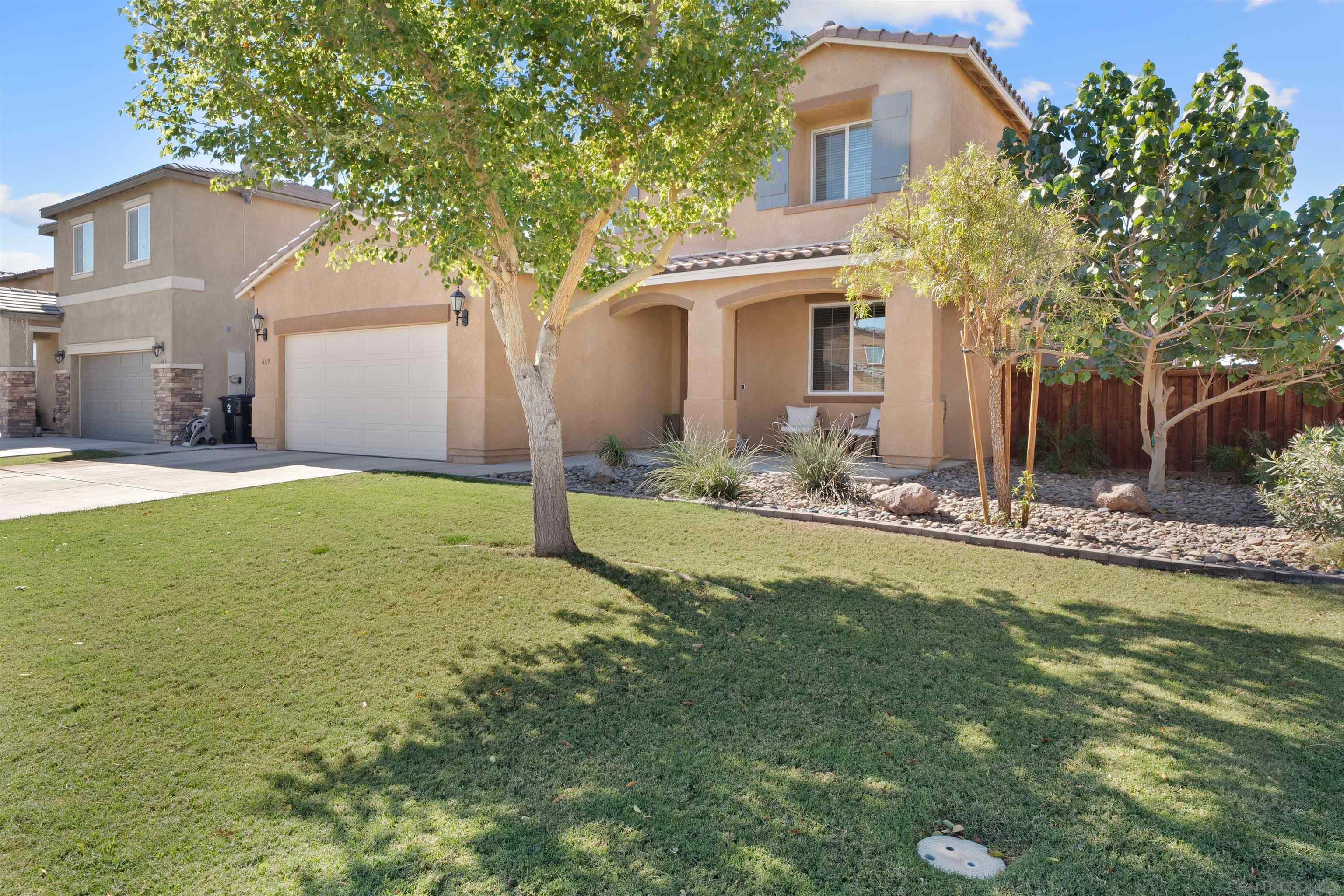 Detail Gallery Image 3 of 44 For 669  Las Lomas, Imperial,  CA 92251 - 5 Beds | 3 Baths