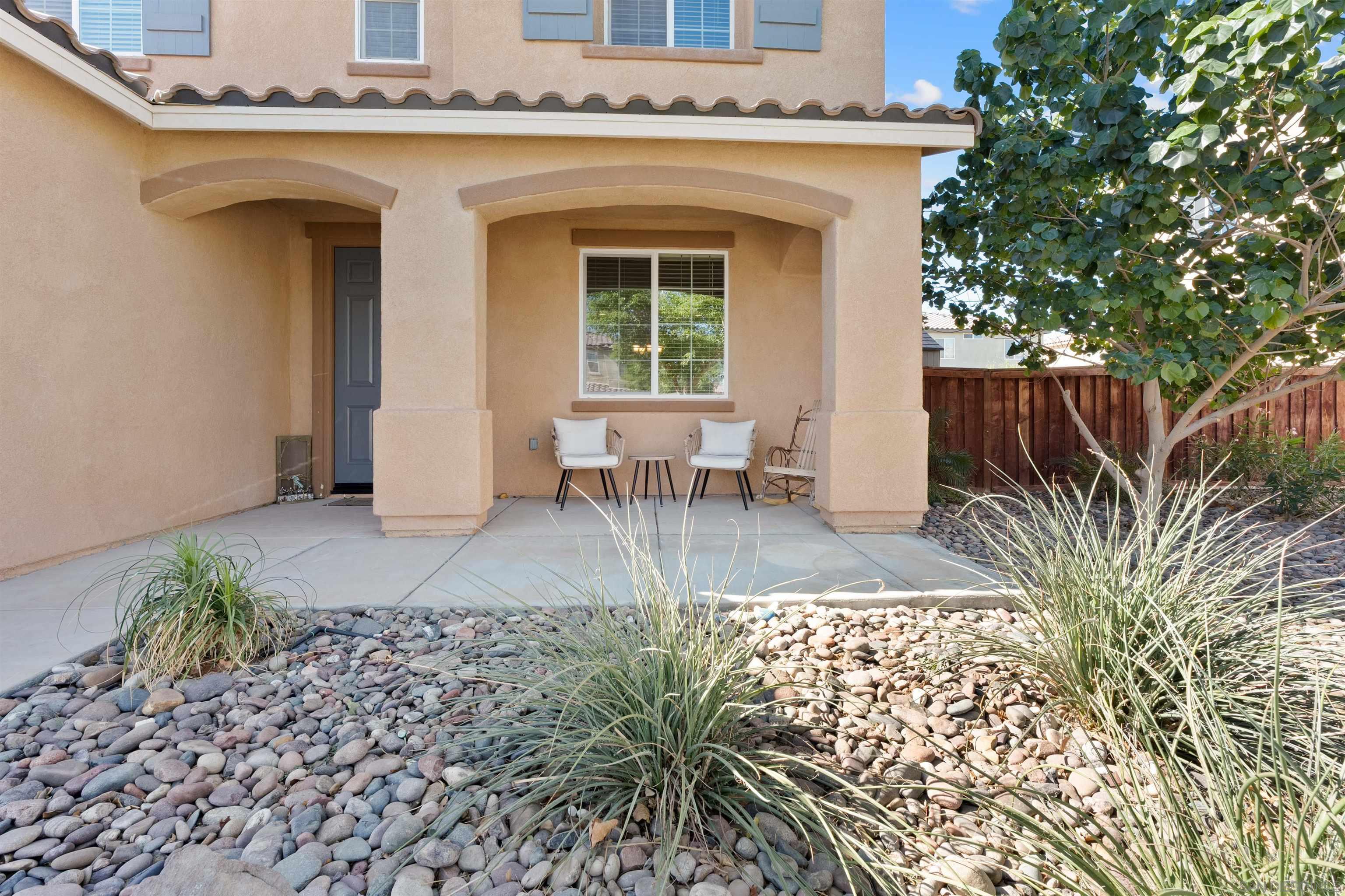 Detail Gallery Image 4 of 44 For 669  Las Lomas, Imperial,  CA 92251 - 5 Beds | 3 Baths