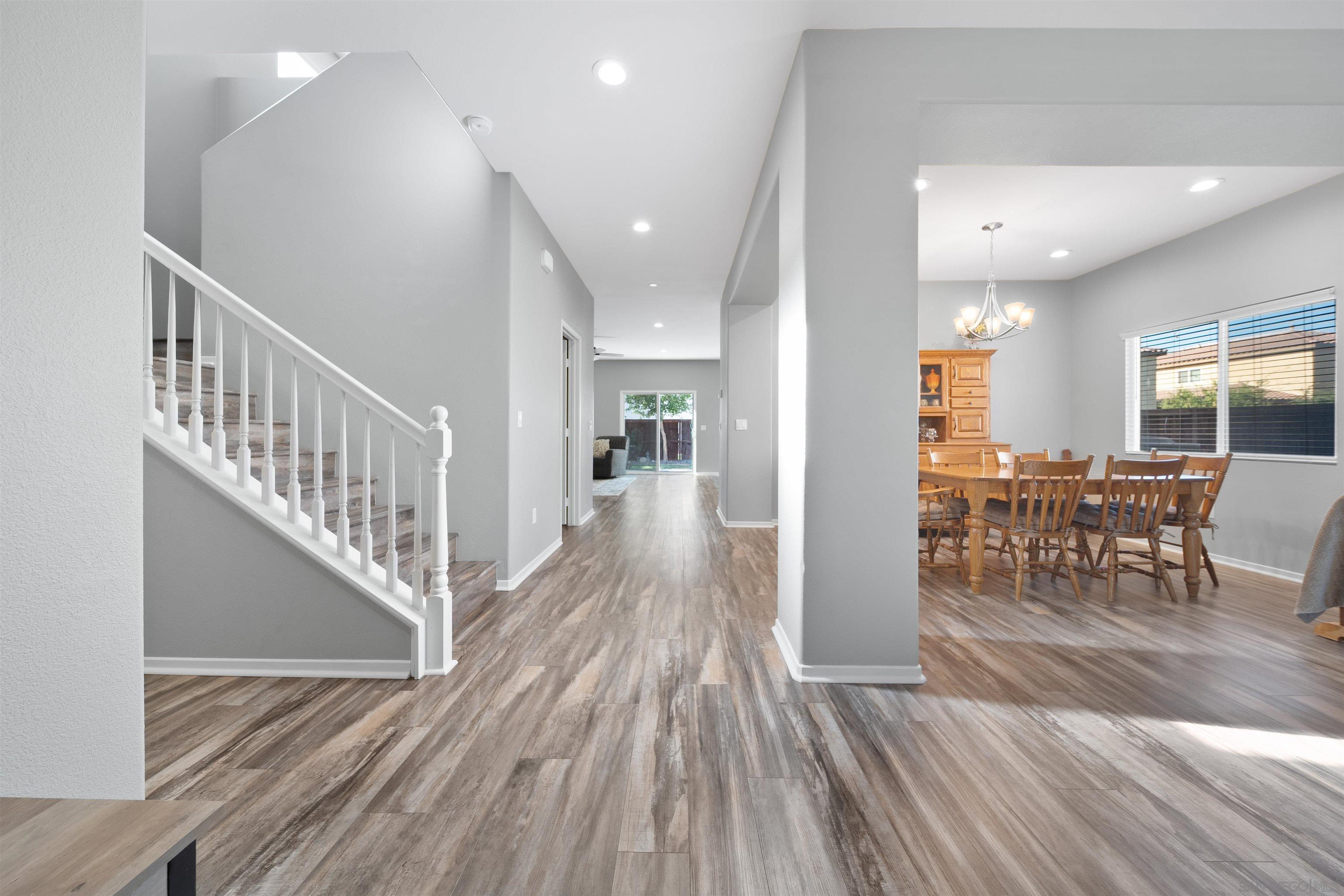 Detail Gallery Image 5 of 44 For 669  Las Lomas, Imperial,  CA 92251 - 5 Beds | 3 Baths