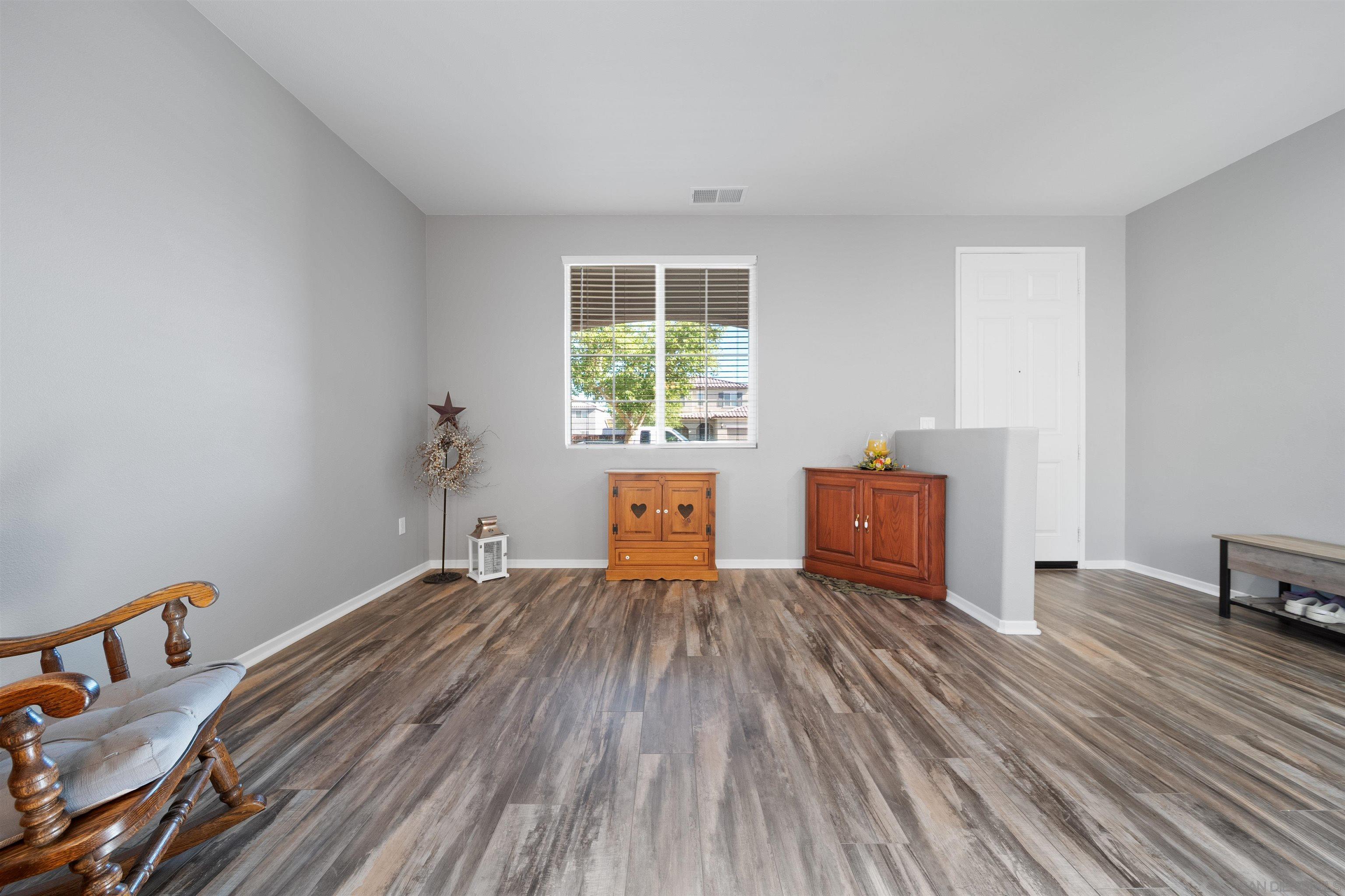 Detail Gallery Image 6 of 44 For 669  Las Lomas, Imperial,  CA 92251 - 5 Beds | 3 Baths