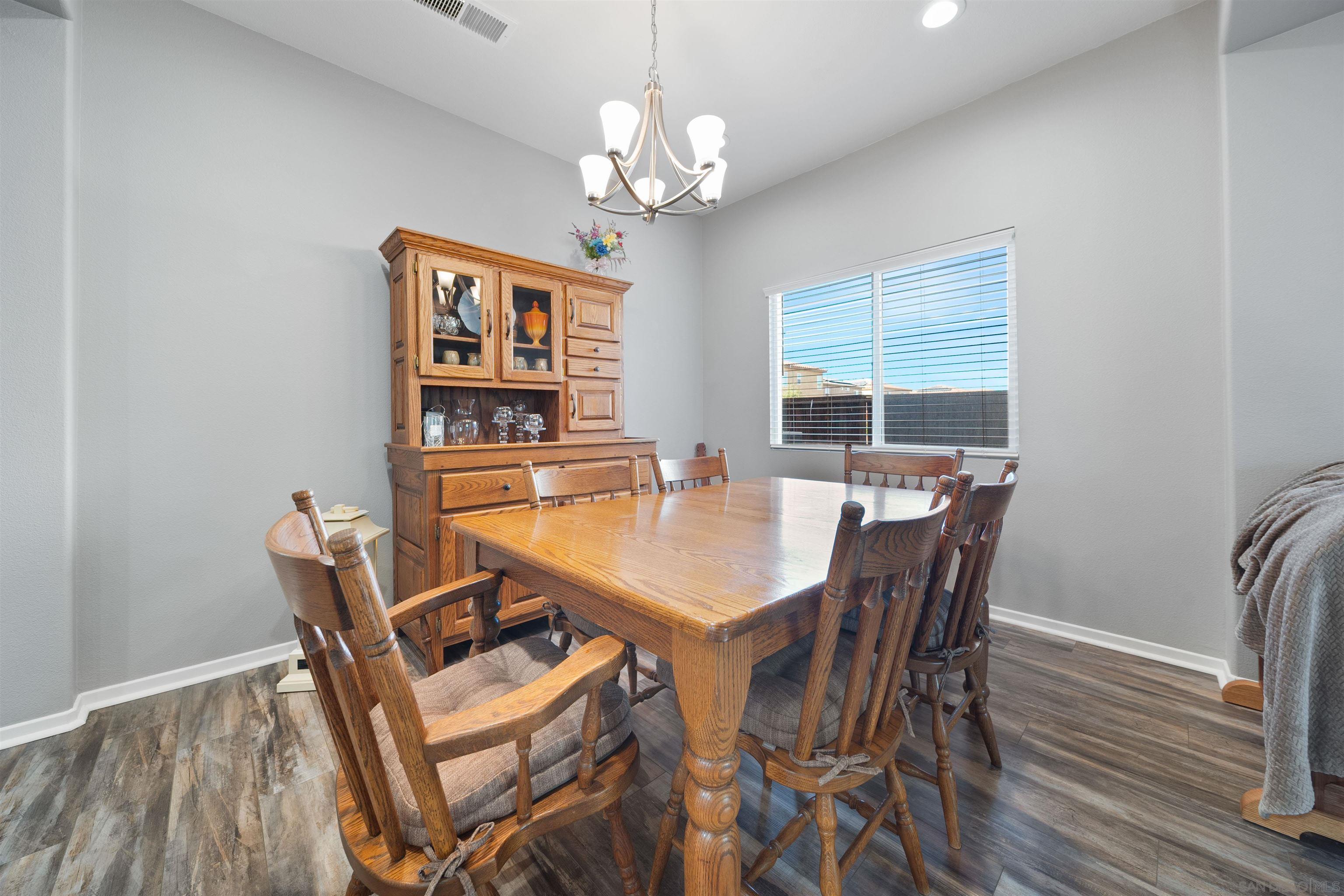 Detail Gallery Image 7 of 44 For 669  Las Lomas, Imperial,  CA 92251 - 5 Beds | 3 Baths