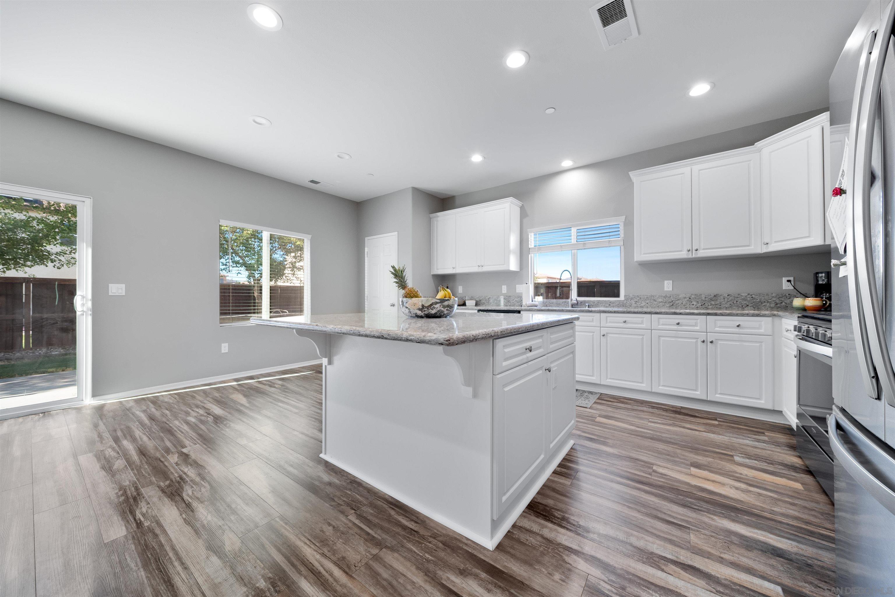 Detail Gallery Image 9 of 44 For 669  Las Lomas, Imperial,  CA 92251 - 5 Beds | 3 Baths