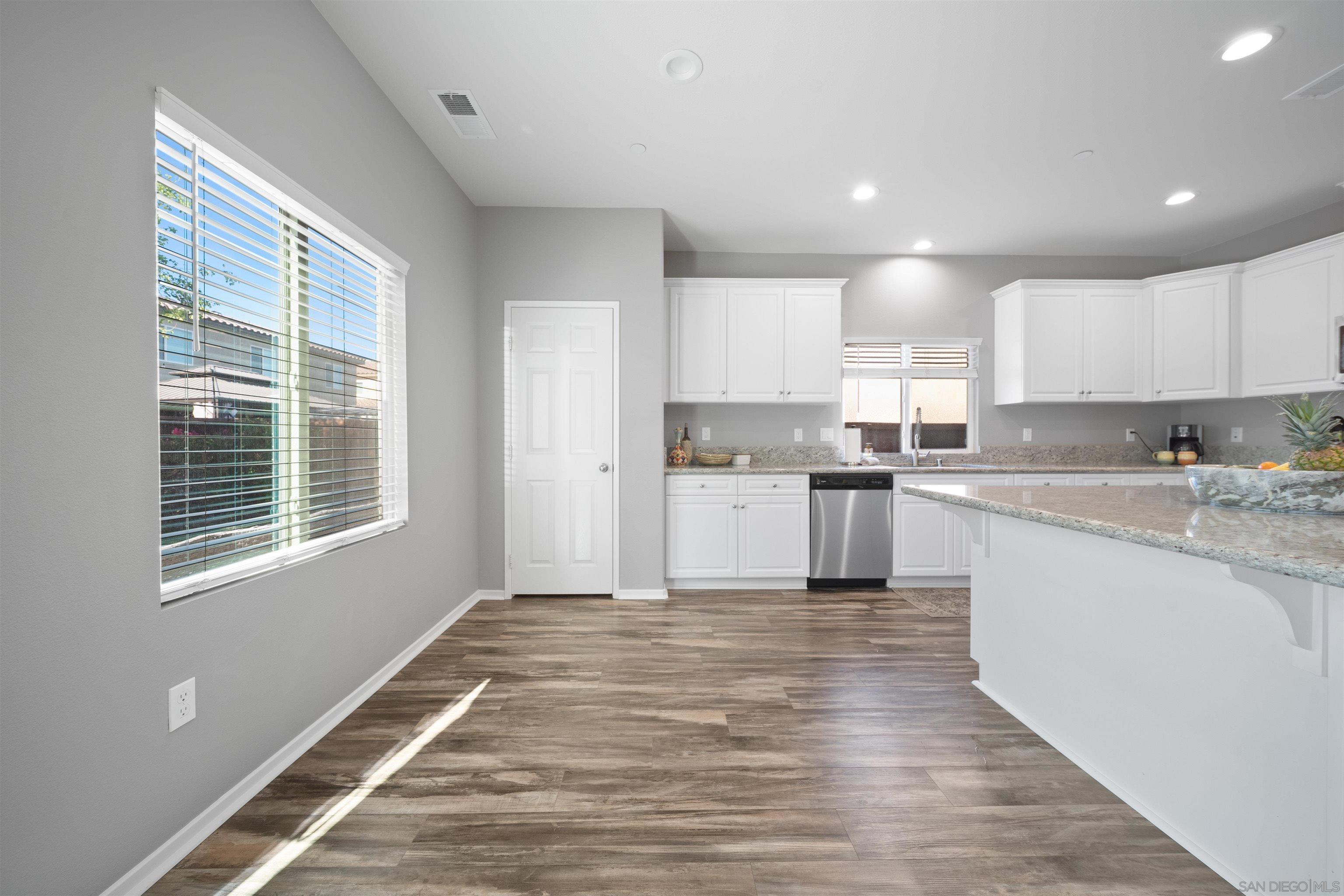 Detail Gallery Image 10 of 44 For 669  Las Lomas, Imperial,  CA 92251 - 5 Beds | 3 Baths