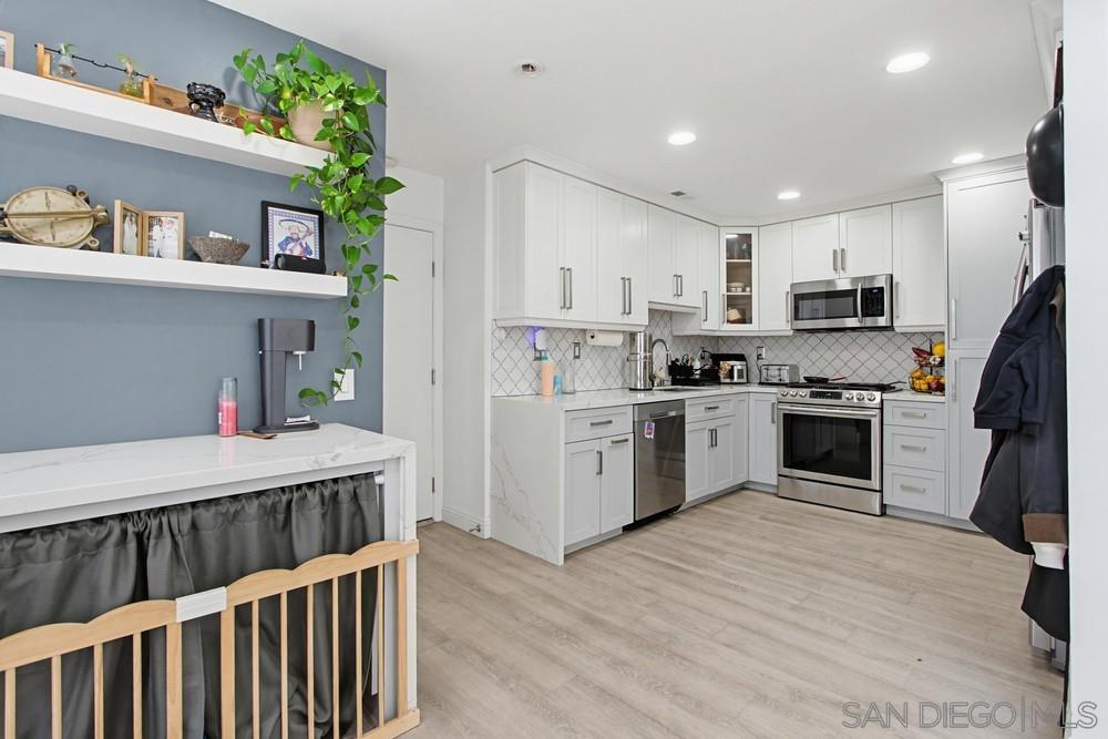 Detail Gallery Image 13 of 41 For 340  Ferrara, Vista,  CA 92083 - 3 Beds | 2/1 Baths