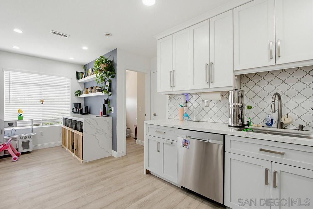 Detail Gallery Image 15 of 41 For 340  Ferrara, Vista,  CA 92083 - 3 Beds | 2/1 Baths