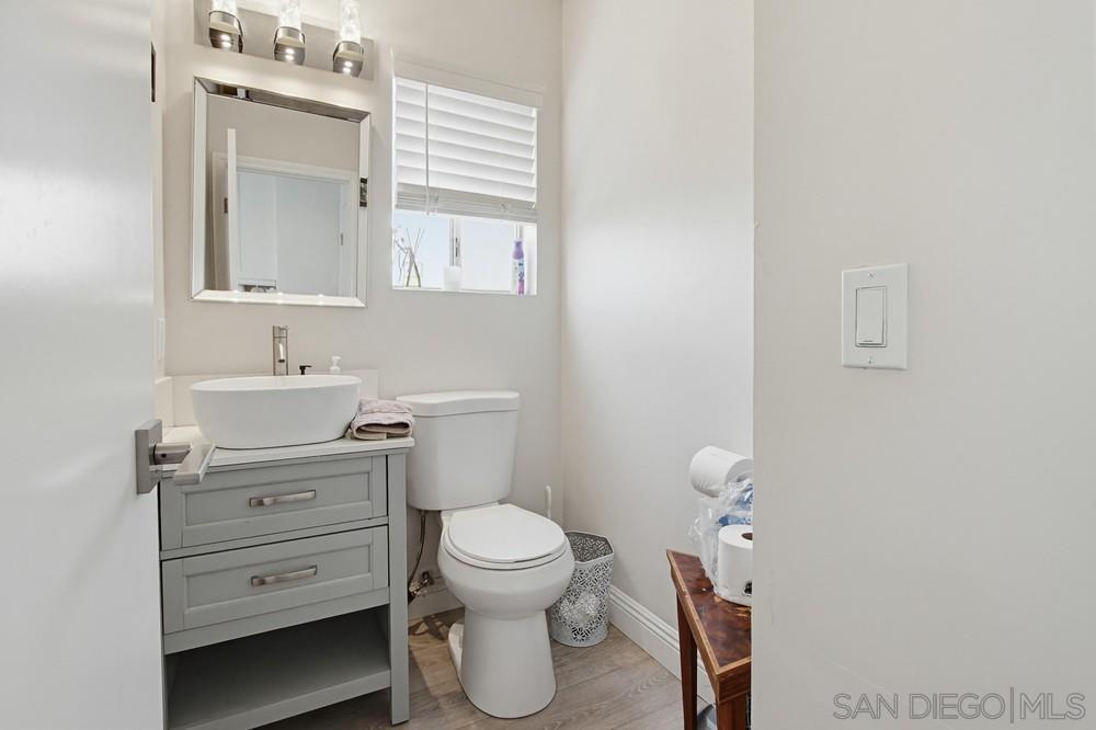 Detail Gallery Image 18 of 41 For 340  Ferrara, Vista,  CA 92083 - 3 Beds | 2/1 Baths