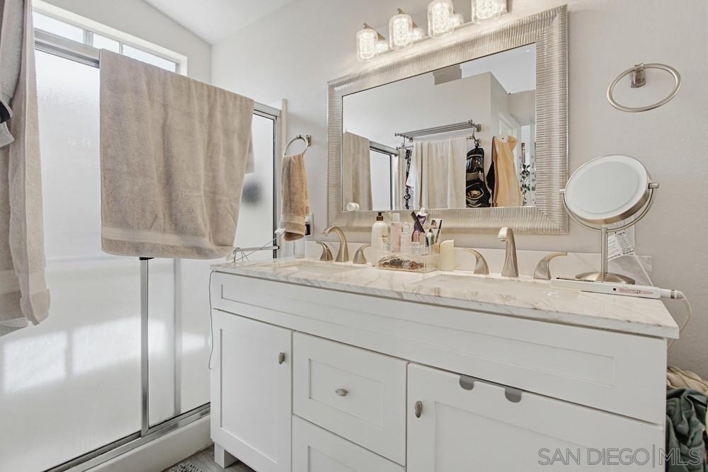 Detail Gallery Image 24 of 41 For 340  Ferrara, Vista,  CA 92083 - 3 Beds | 2/1 Baths