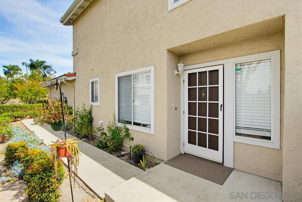 Detail Gallery Image 4 of 41 For 340  Ferrara, Vista,  CA 92083 - 3 Beds | 2/1 Baths