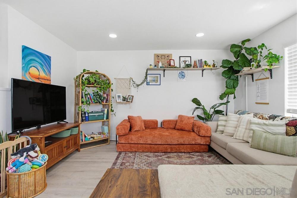 Detail Gallery Image 7 of 41 For 340  Ferrara, Vista,  CA 92083 - 3 Beds | 2/1 Baths