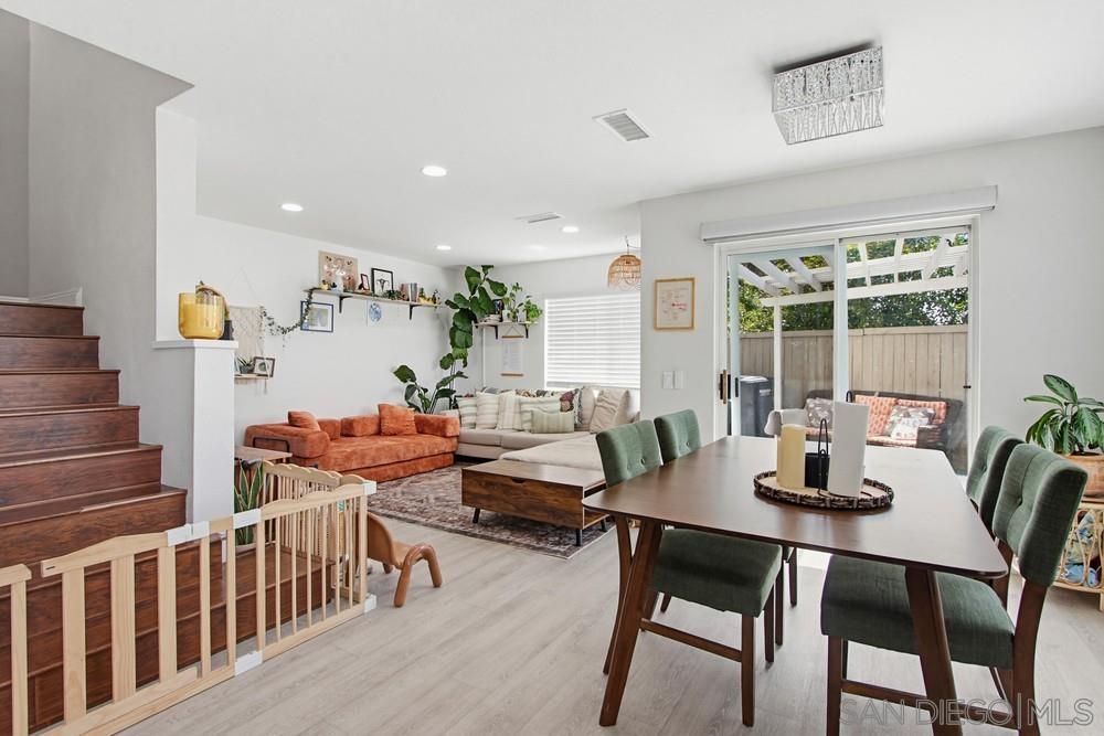 Detail Gallery Image 9 of 41 For 340  Ferrara, Vista,  CA 92083 - 3 Beds | 2/1 Baths