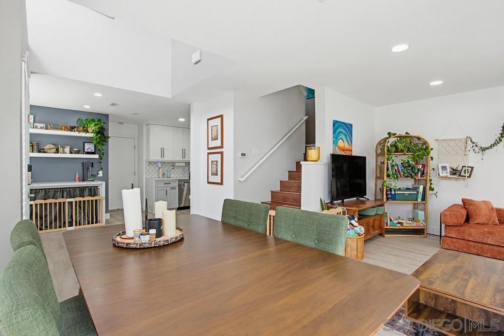 Detail Gallery Image 10 of 41 For 340  Ferrara, Vista,  CA 92083 - 3 Beds | 2/1 Baths