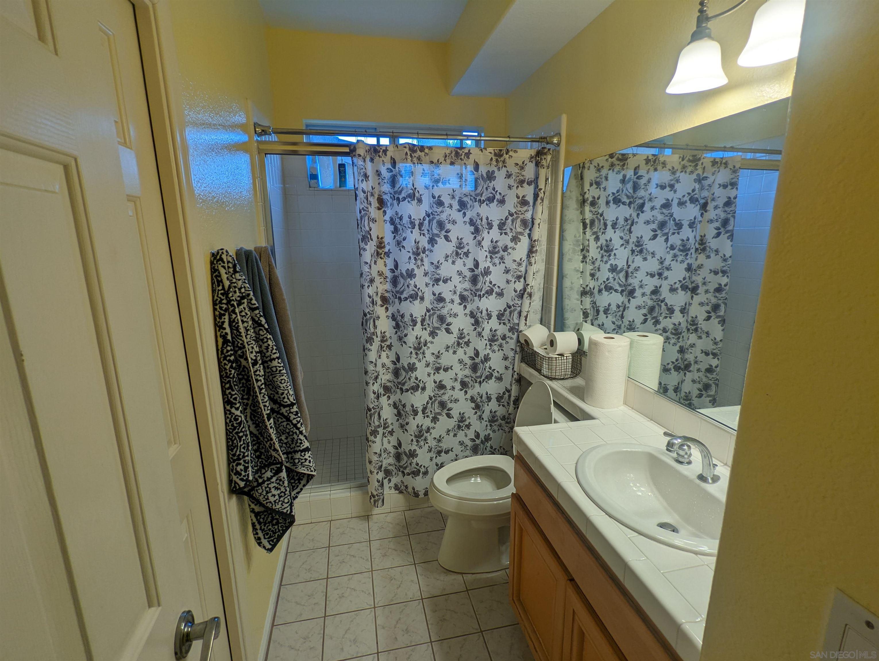 Detail Gallery Image 8 of 12 For 11216  Monticook Ct, San Diego,  CA 92127 - 5 Beds | 3 Baths