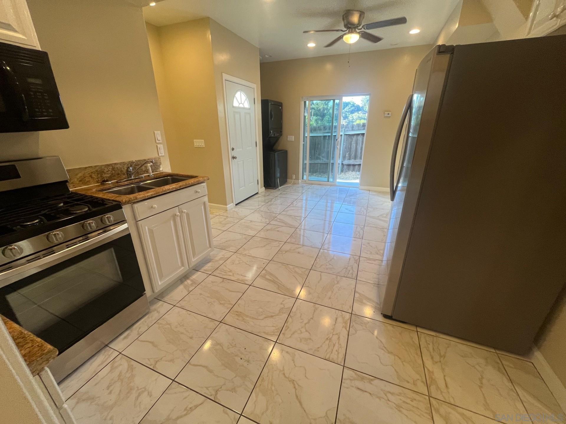 Detail Gallery Image 2 of 11 For 4932  Campanile, San Diego,  CA 92115 - 4 Beds | 4 Baths