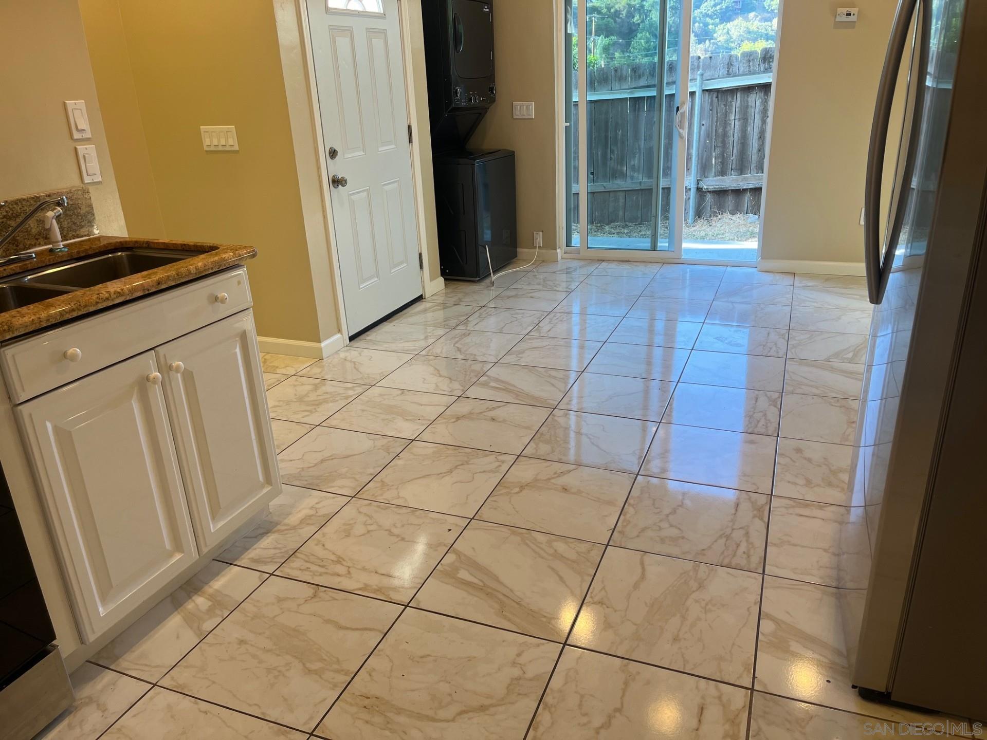 Detail Gallery Image 3 of 11 For 4932  Campanile, San Diego,  CA 92115 - 4 Beds | 4 Baths