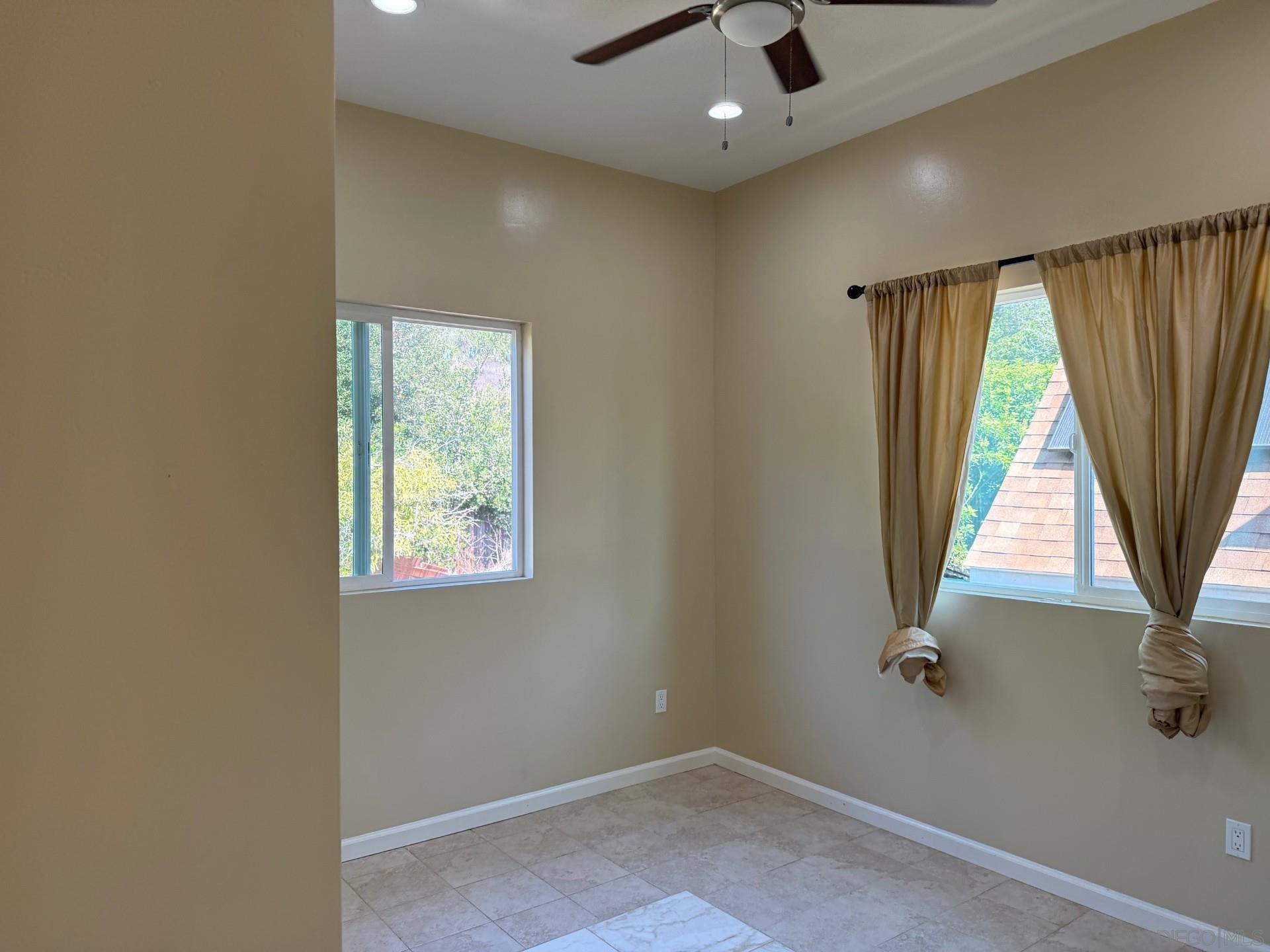 Detail Gallery Image 9 of 11 For 4932  Campanile, San Diego,  CA 92115 - 4 Beds | 4 Baths