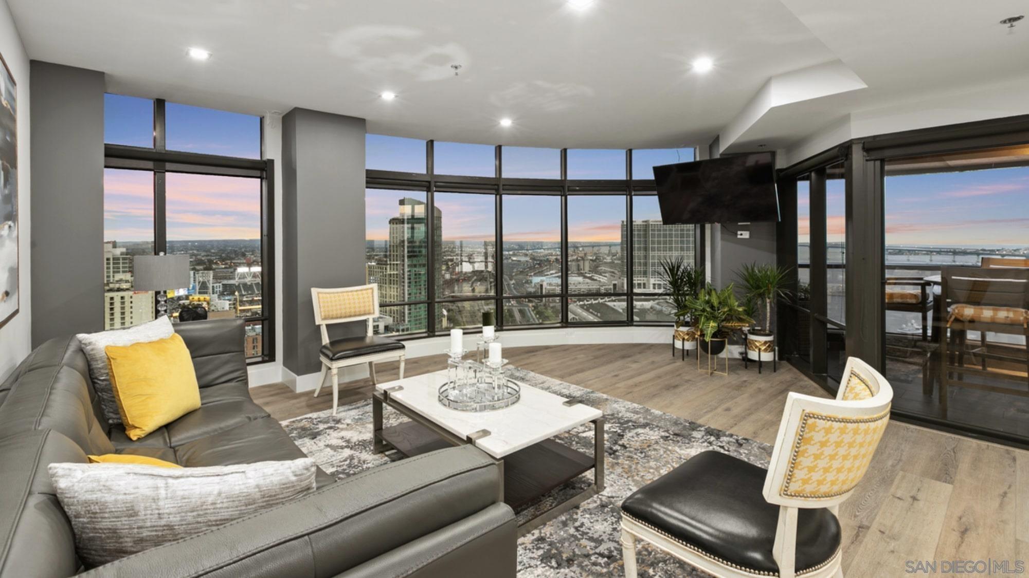 Detail Gallery Image 2 of 42 For 200 W Harbor Dr  2902, San Diego,  CA 92101 - 2 Beds | 2 Baths