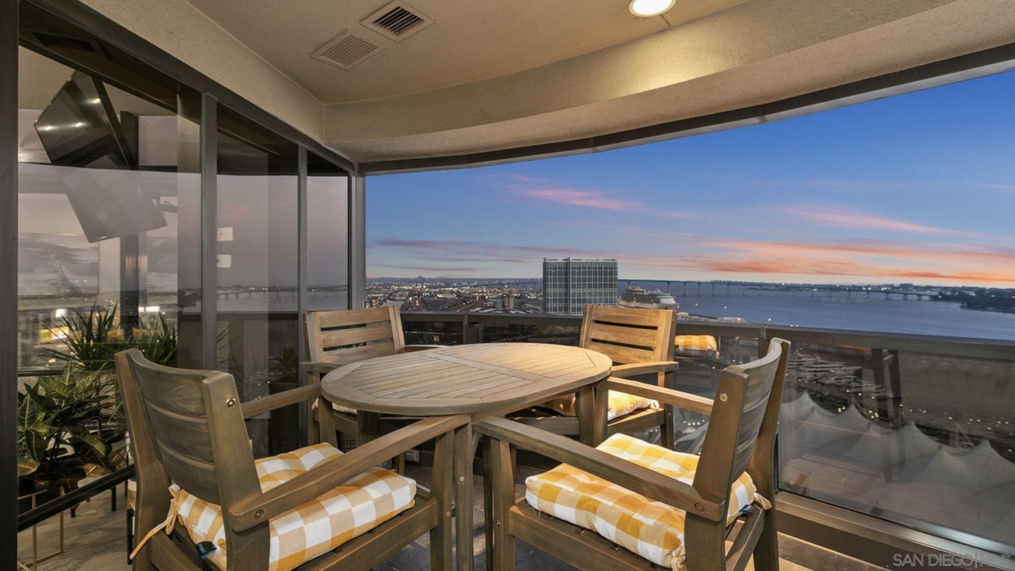 Detail Gallery Image 4 of 42 For 200 W Harbor Dr  2902, San Diego,  CA 92101 - 2 Beds | 2 Baths