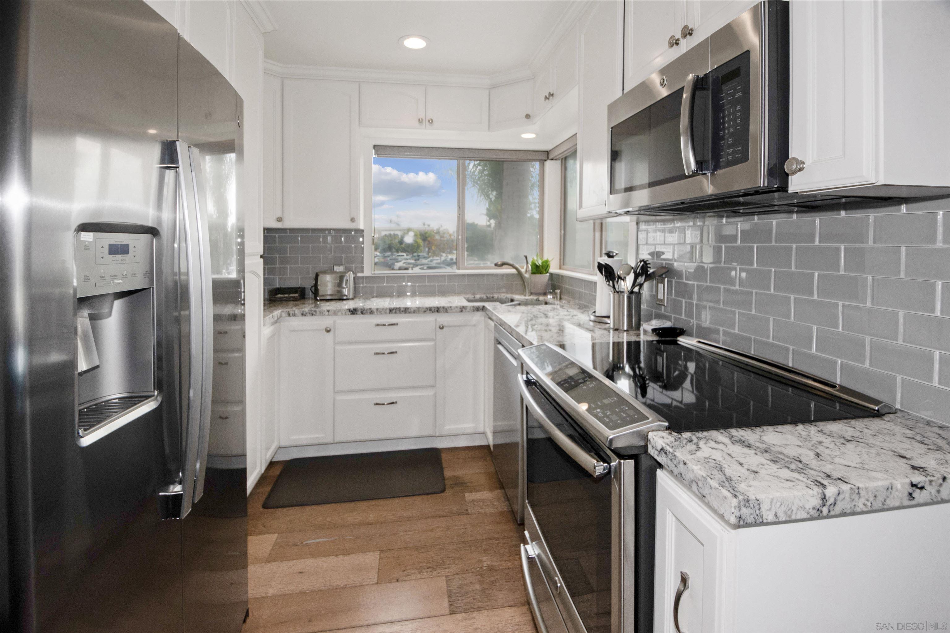 Detail Gallery Image 8 of 28 For 1052  Isabella Avenue   E, Coronado,  CA 92118 - 3 Beds | 2 Baths