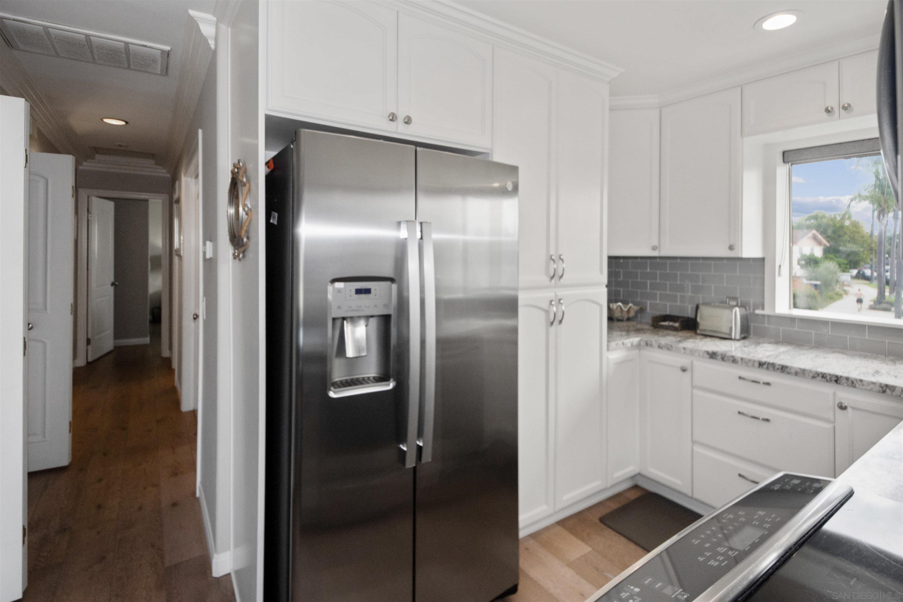 Detail Gallery Image 9 of 28 For 1052  Isabella Avenue   E, Coronado,  CA 92118 - 3 Beds | 2 Baths