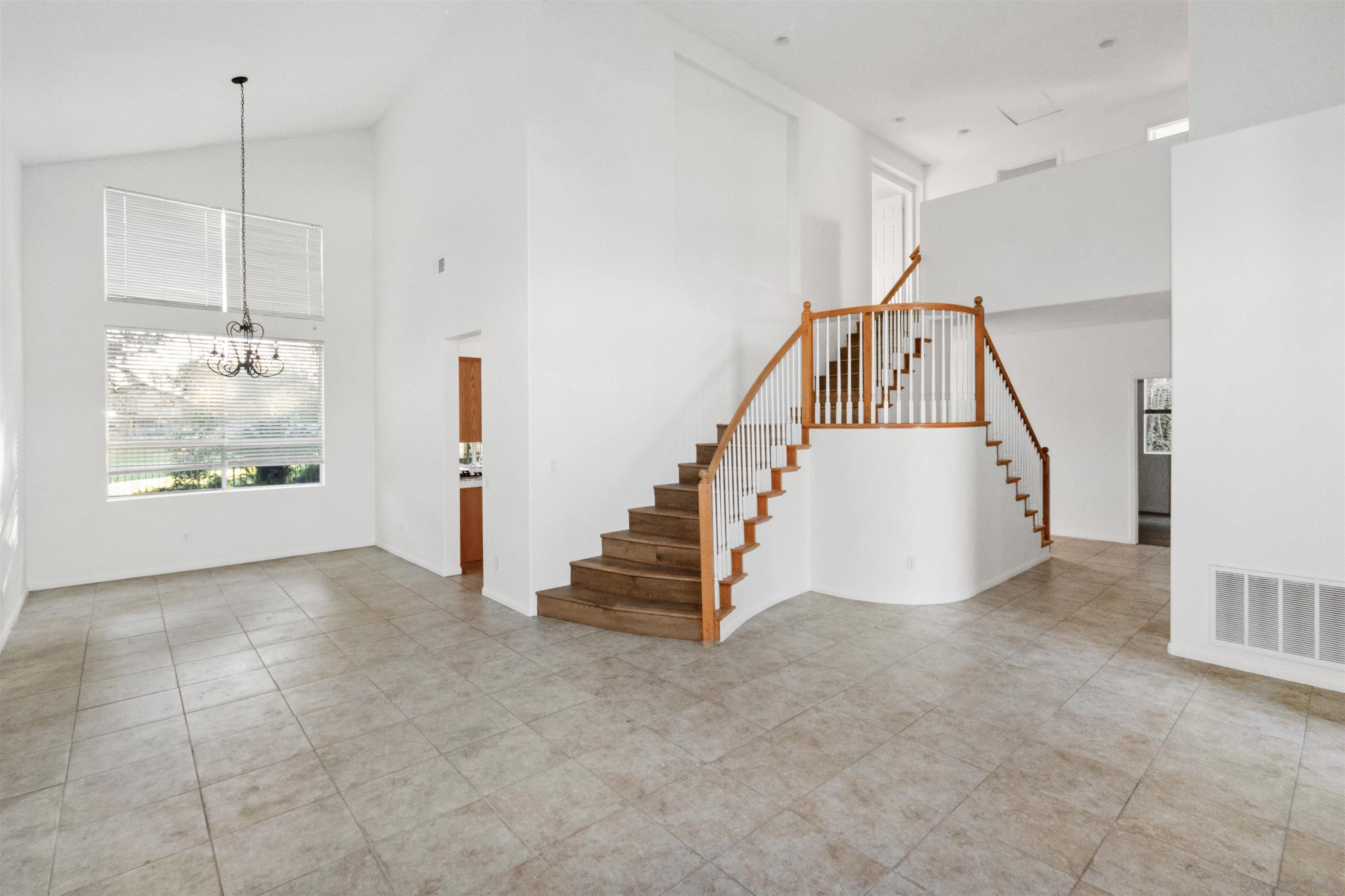 Detail Gallery Image 7 of 22 For 1240  Silverado Drive, Coronado,  CA 92118 - 4 Beds | 3 Baths