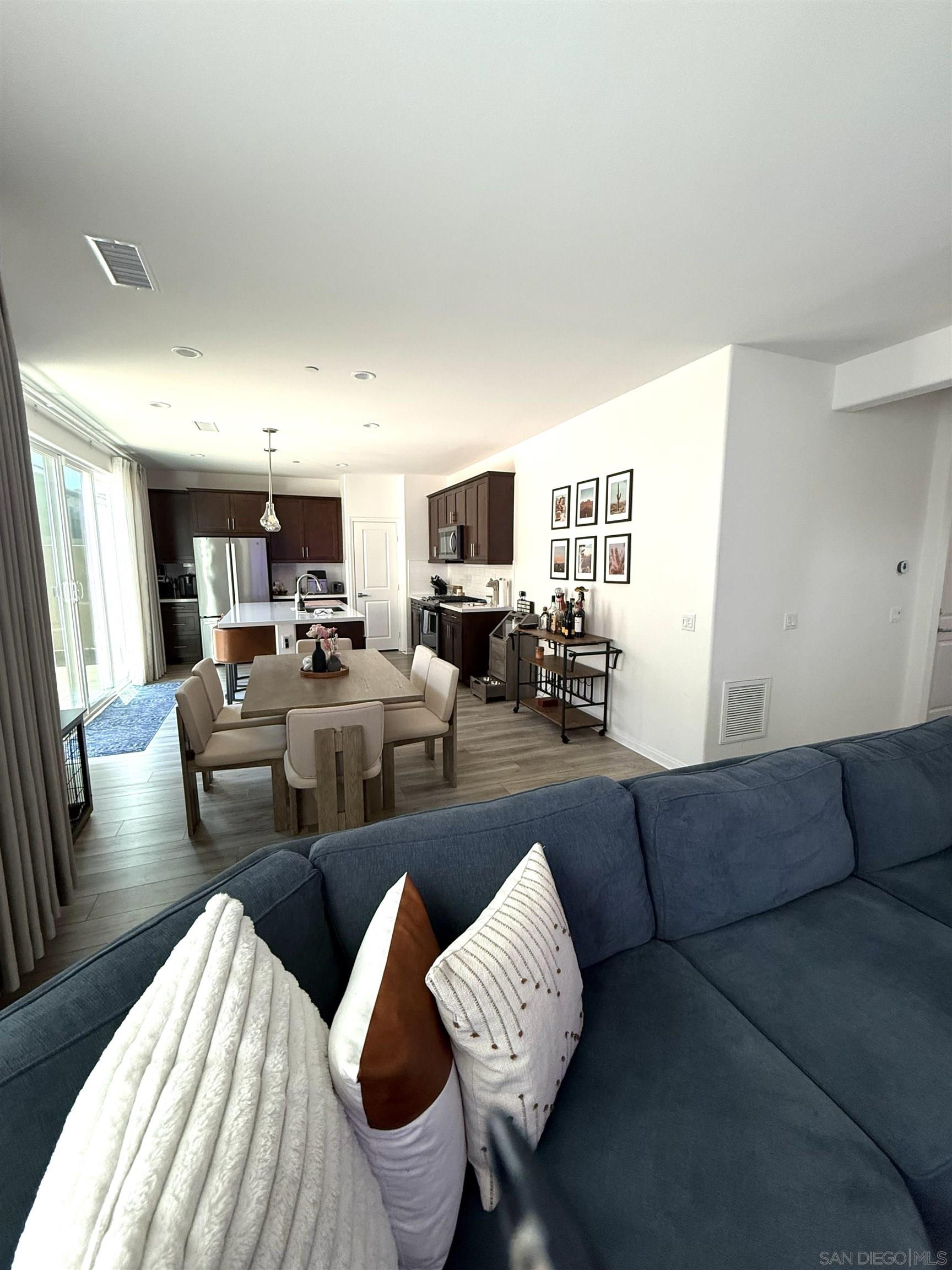 Detail Gallery Image 5 of 34 For 8515  Goldfield St, Santee,  CA 92071 - 4 Beds | 3 Baths