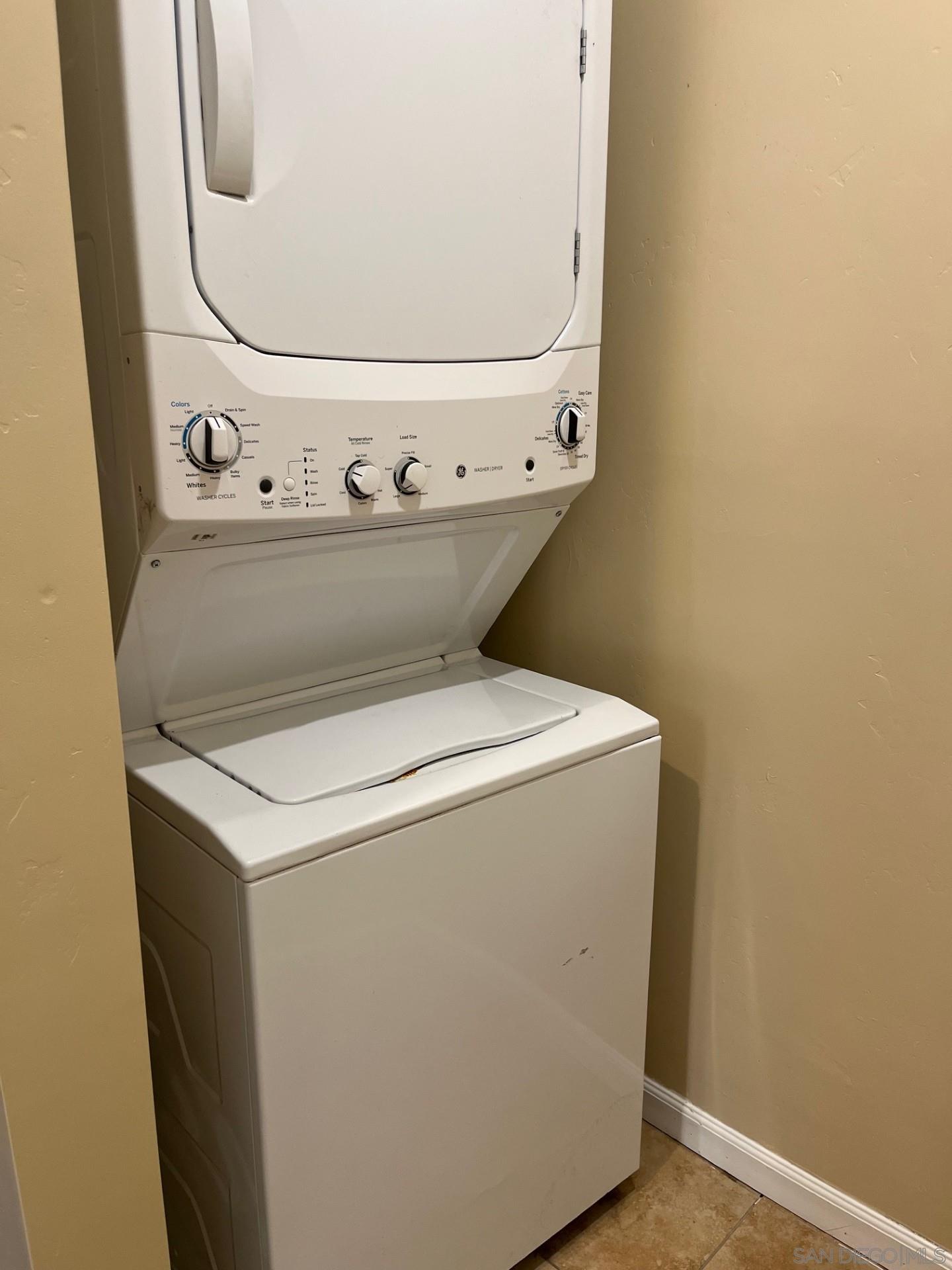 Detail Gallery Image 3 of 15 For 5432  Mary Lane, San Diego,  CA 92115 - 4 Beds | 4 Baths