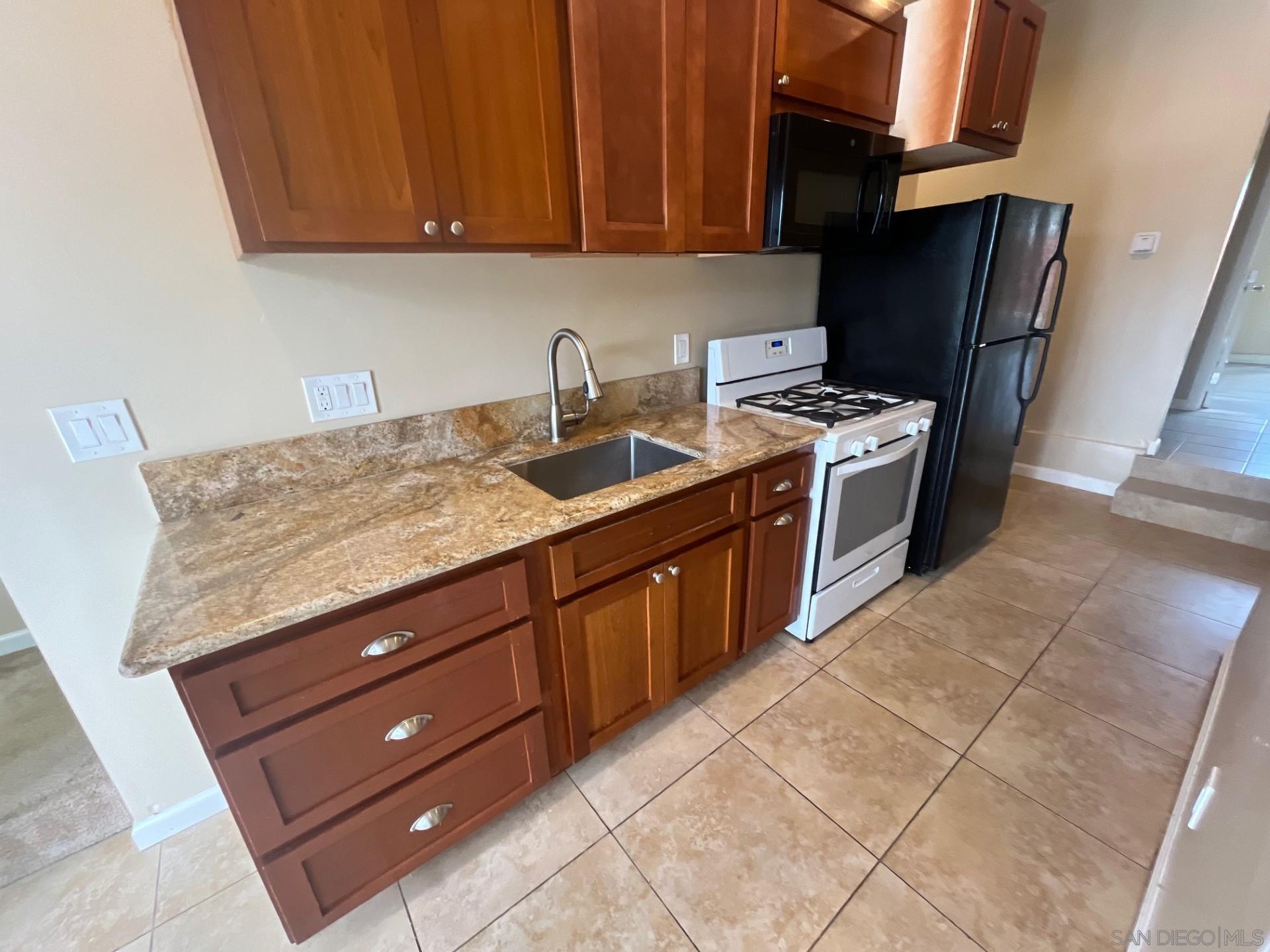 Detail Gallery Image 4 of 15 For 5432  Mary Lane, San Diego,  CA 92115 - 4 Beds | 4 Baths