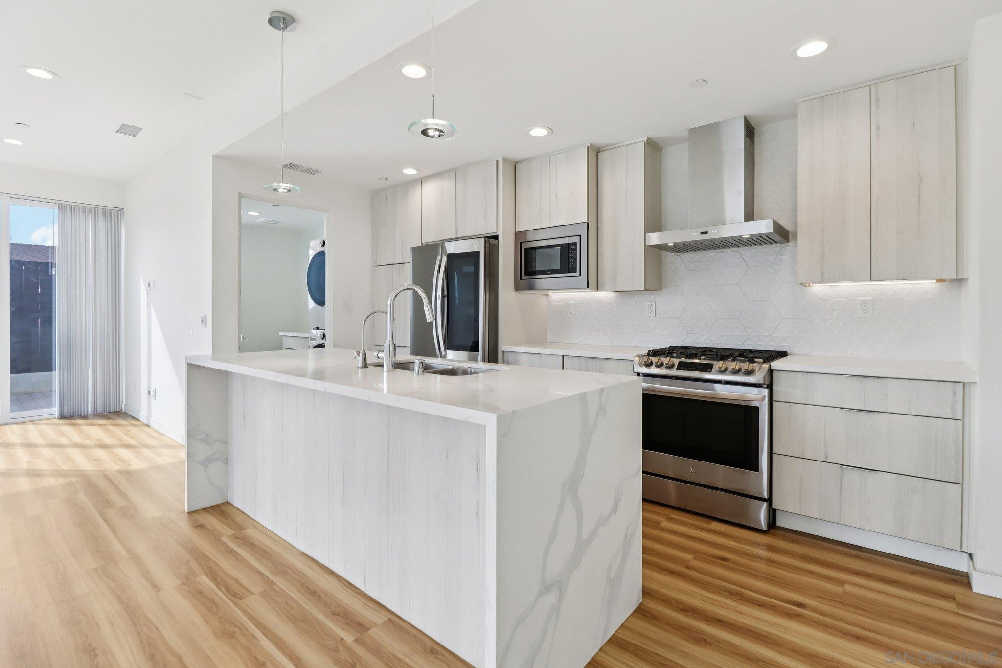 Front Image Thumbnail for SD260009405