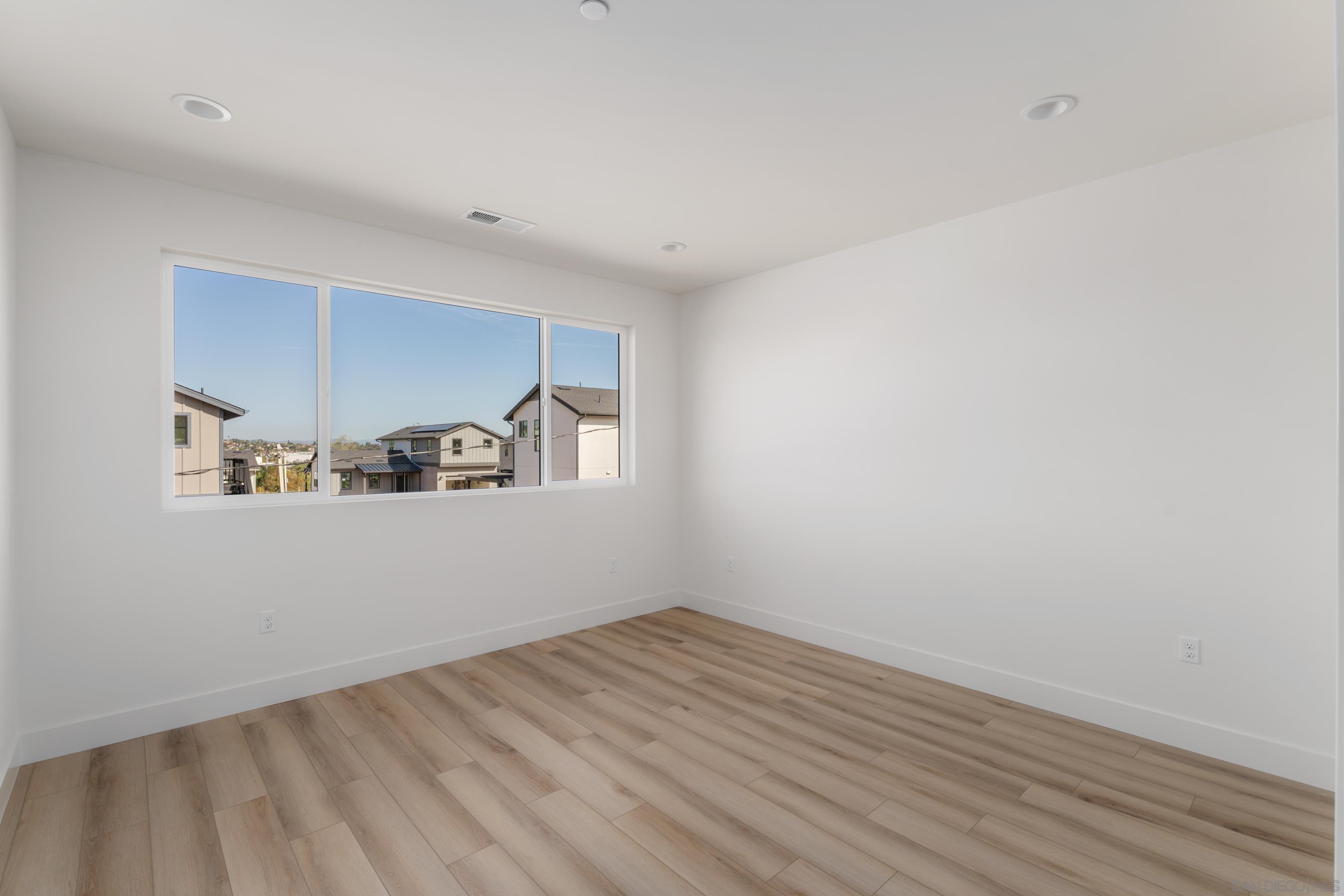 Detail Gallery Image 20 of 40 For 702  Passion Court, Vista,  CA 92083 - 3 Beds | 3 Baths