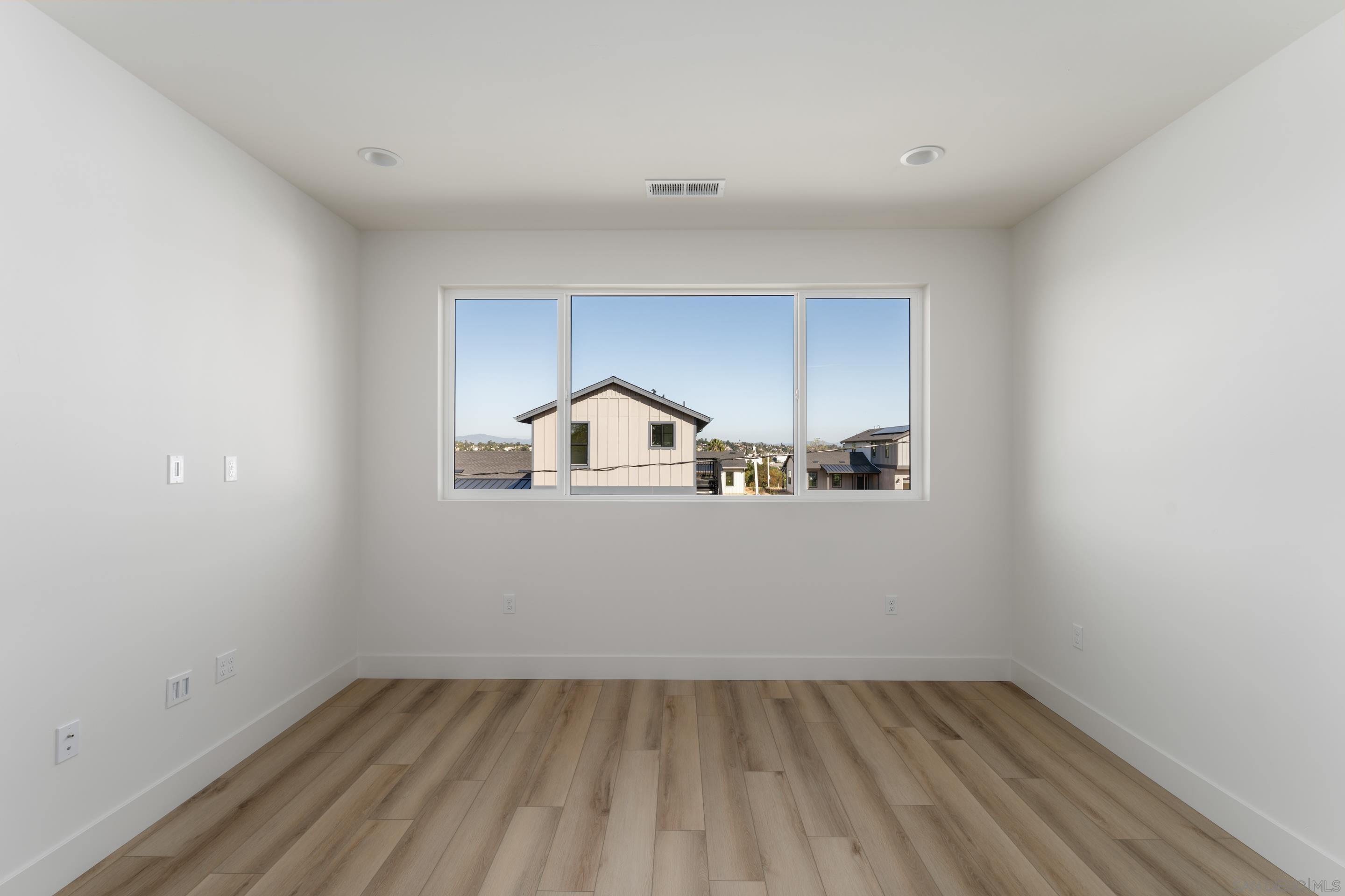 Detail Gallery Image 25 of 40 For 702  Passion Court, Vista,  CA 92083 - 3 Beds | 3 Baths