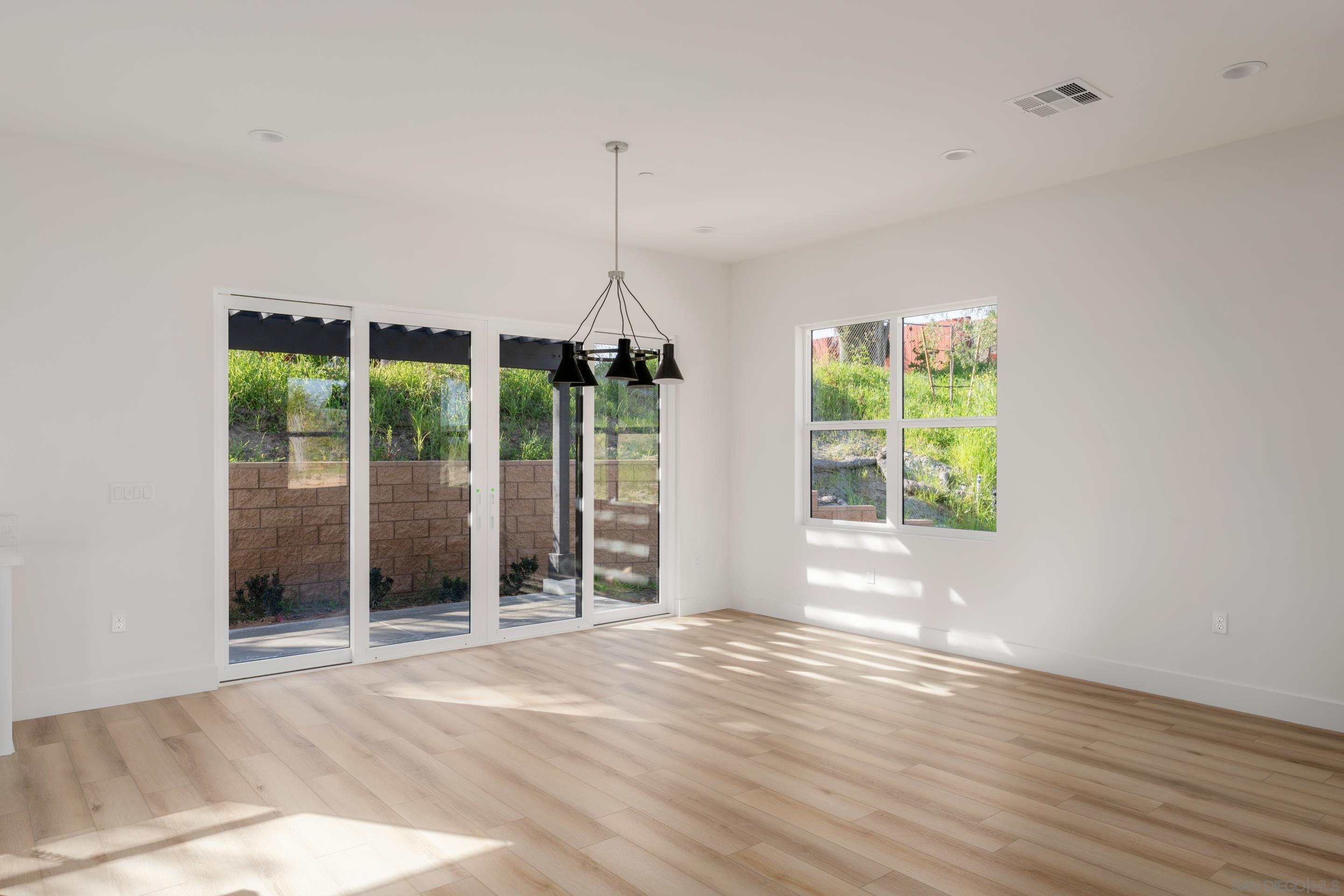 Detail Gallery Image 37 of 40 For 702  Passion Court, Vista,  CA 92083 - 3 Beds | 3 Baths