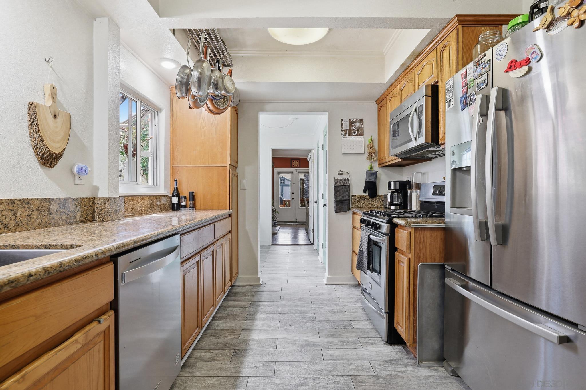 Detail Gallery Image 12 of 52 For 1929  N Rose St, Burbank,  CA 91505 - 2 Beds | 2 Baths