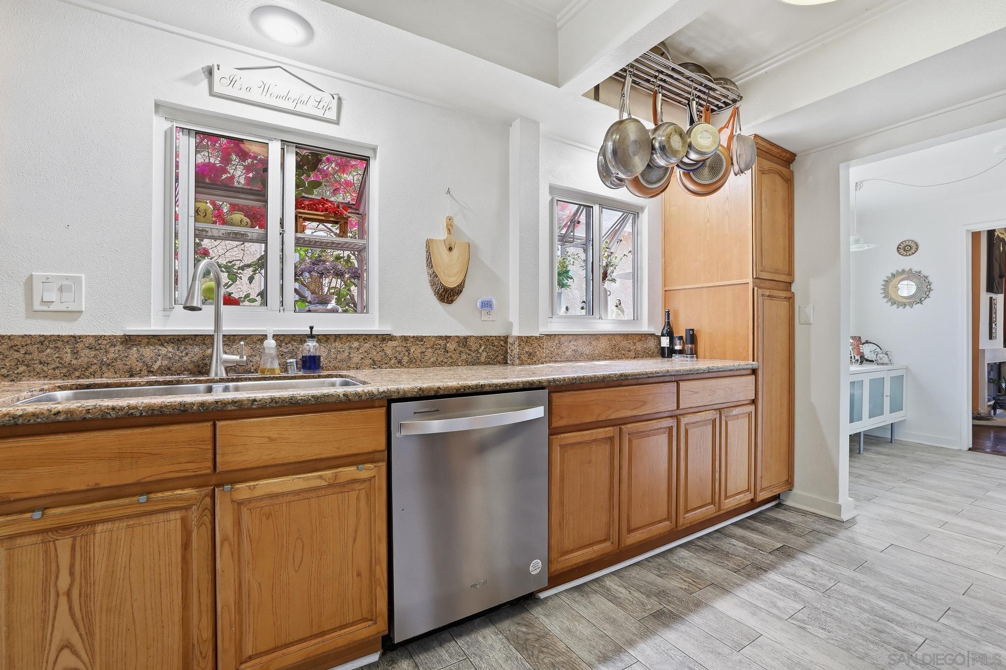 Detail Gallery Image 14 of 52 For 1929  N Rose St, Burbank,  CA 91505 - 2 Beds | 2 Baths