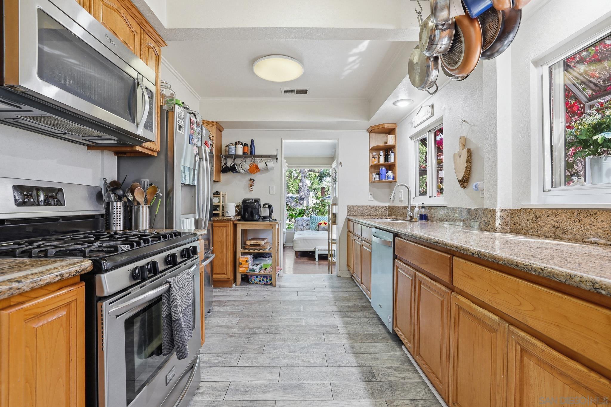 Detail Gallery Image 15 of 52 For 1929  N Rose St, Burbank,  CA 91505 - 2 Beds | 2 Baths