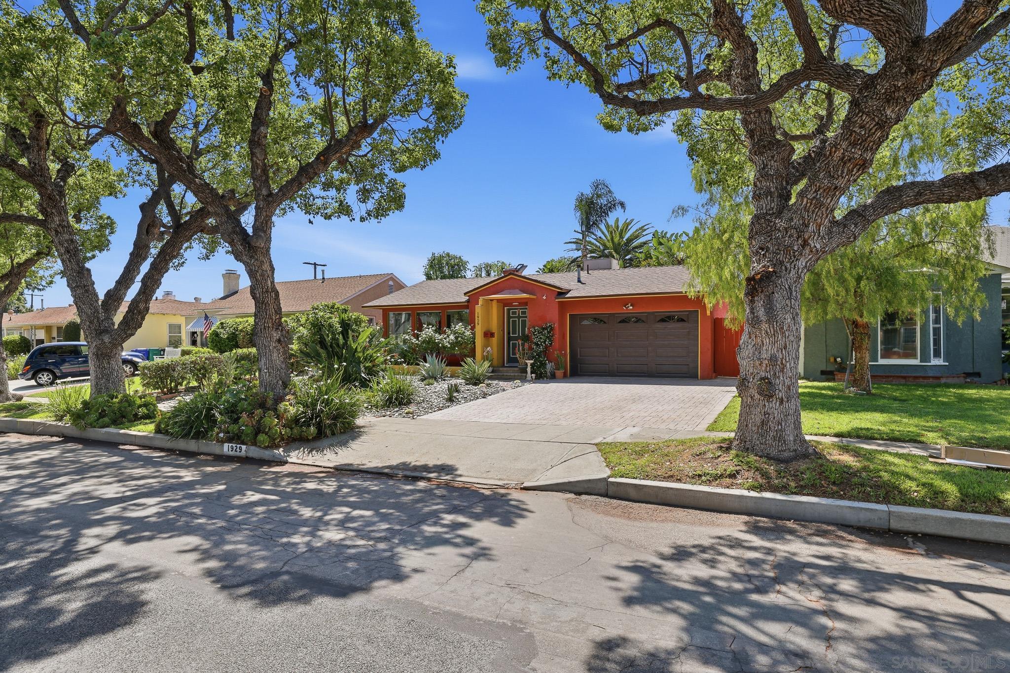 Detail Gallery Image 3 of 52 For 1929  N Rose St, Burbank,  CA 91505 - 2 Beds | 2 Baths