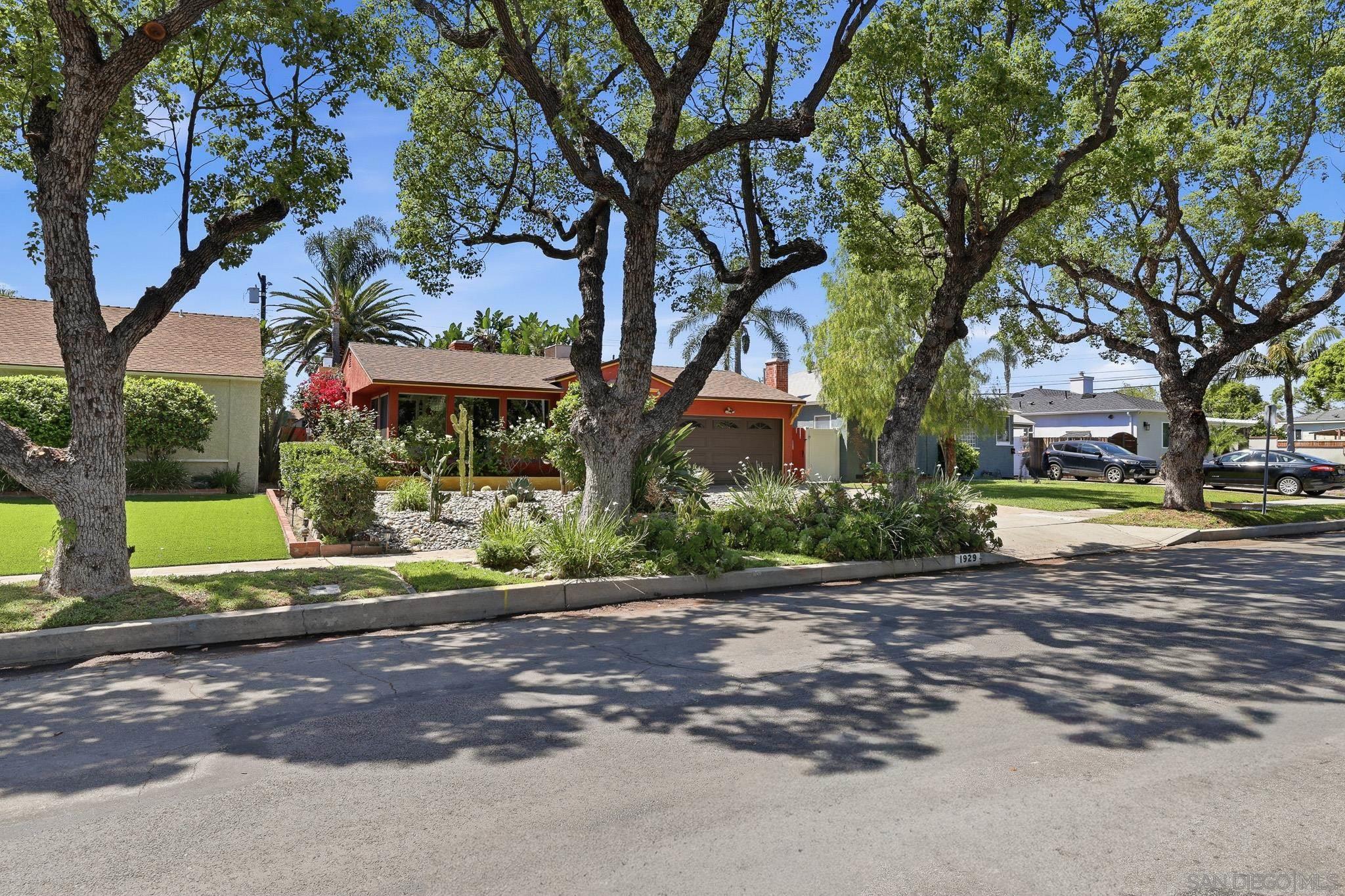 Detail Gallery Image 4 of 52 For 1929  N Rose St, Burbank,  CA 91505 - 2 Beds | 2 Baths