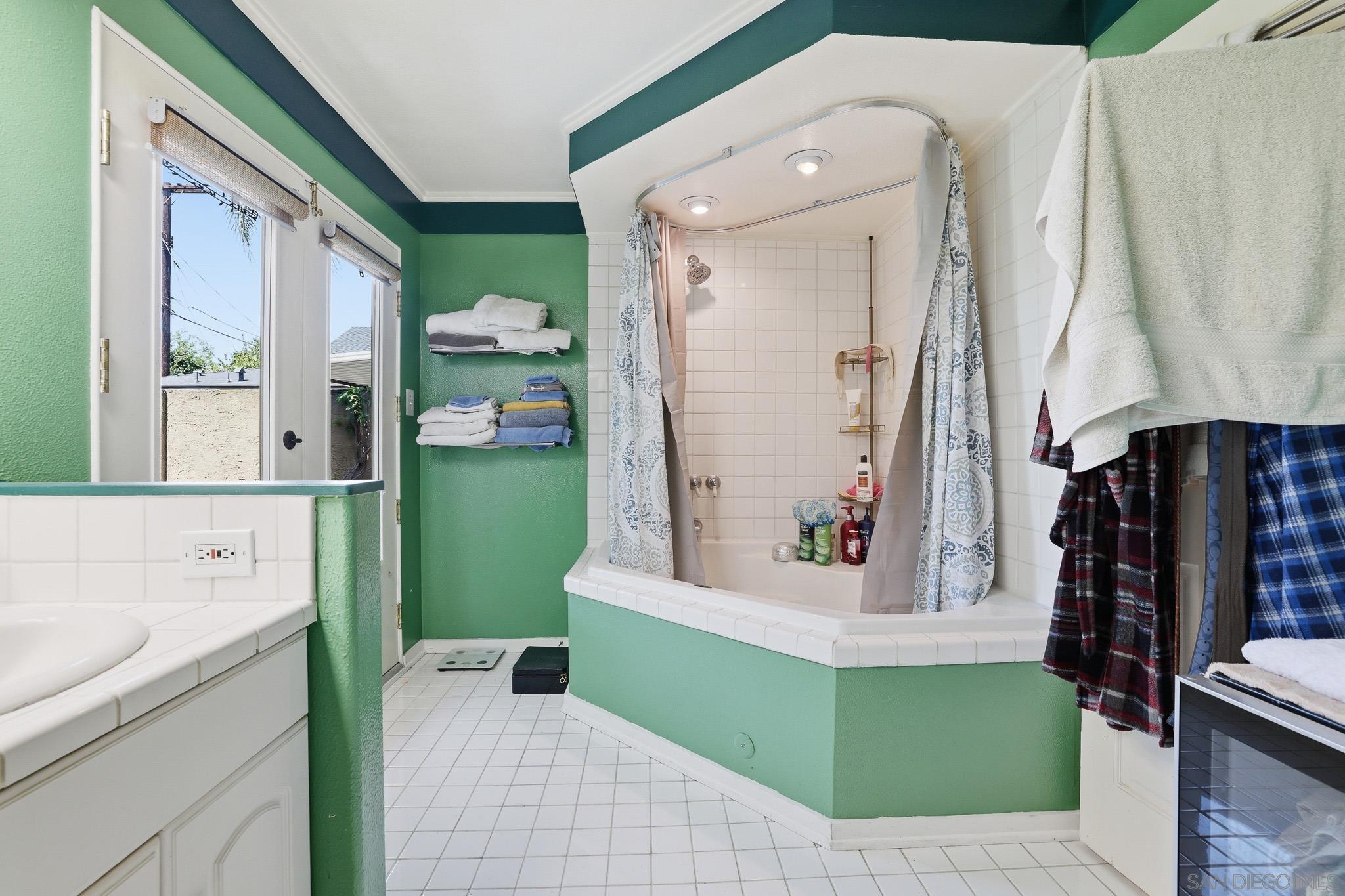 Detail Gallery Image 34 of 52 For 1929  N Rose St, Burbank,  CA 91505 - 2 Beds | 2 Baths