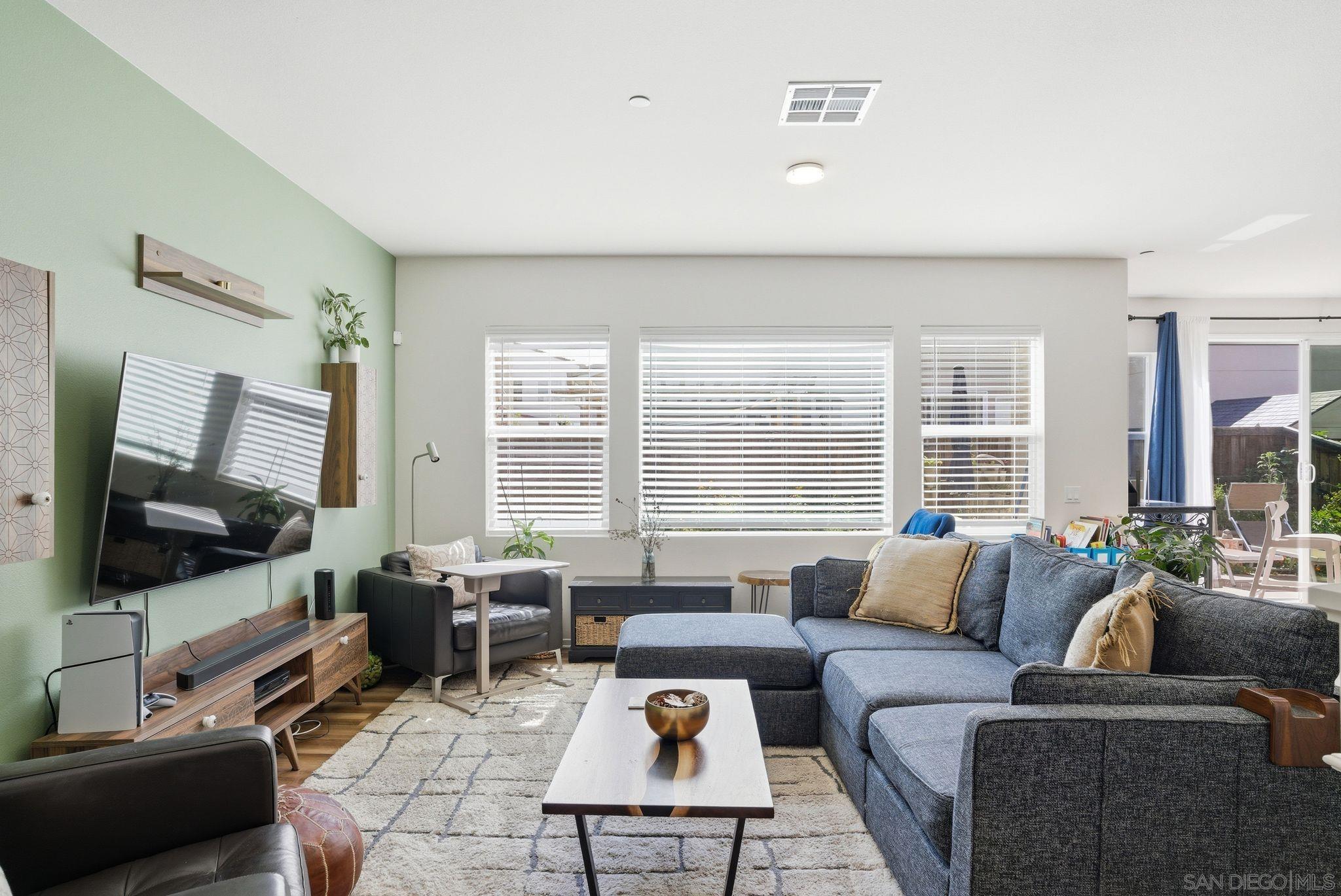 Front Image Thumbnail for SD260009469