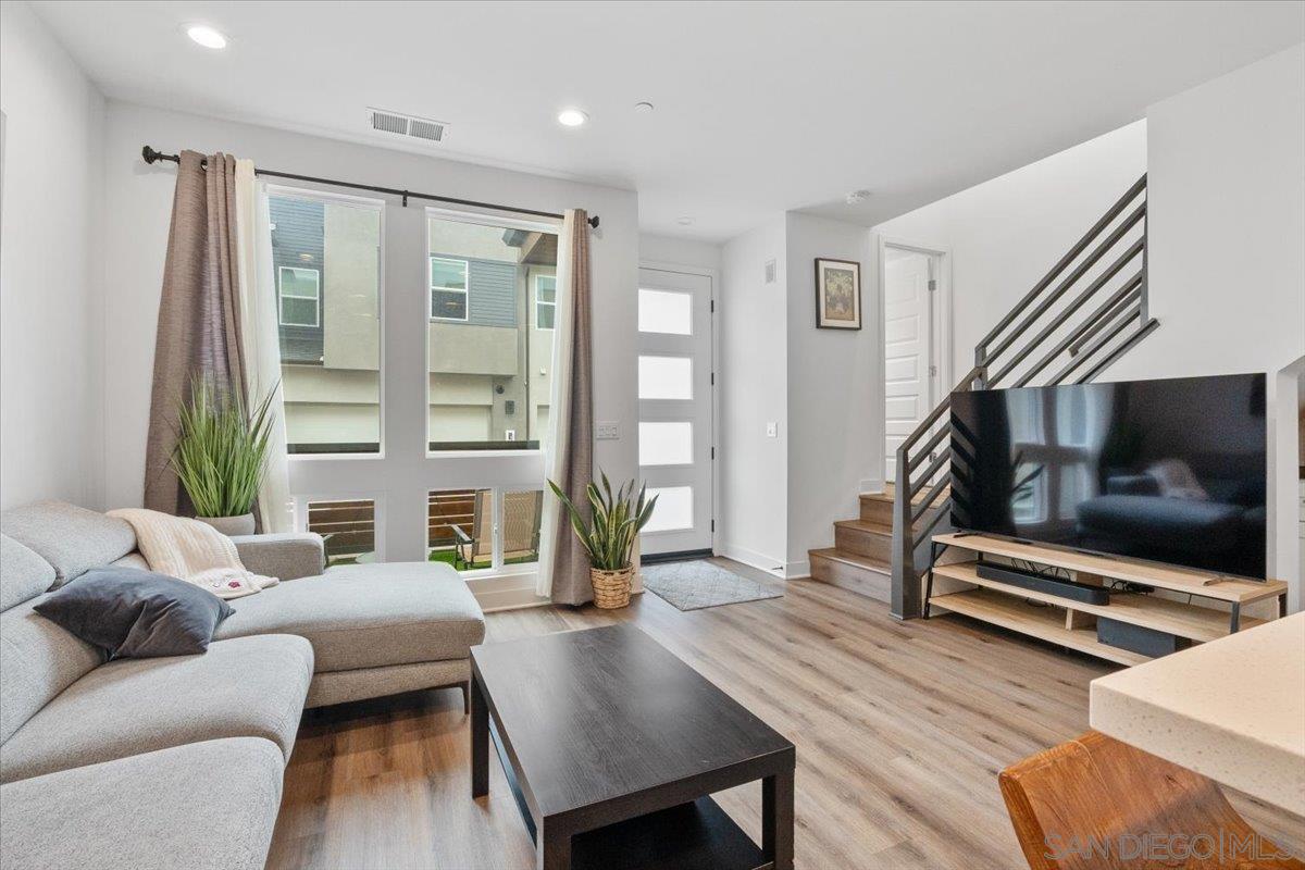 Front Image Thumbnail for SD260009490