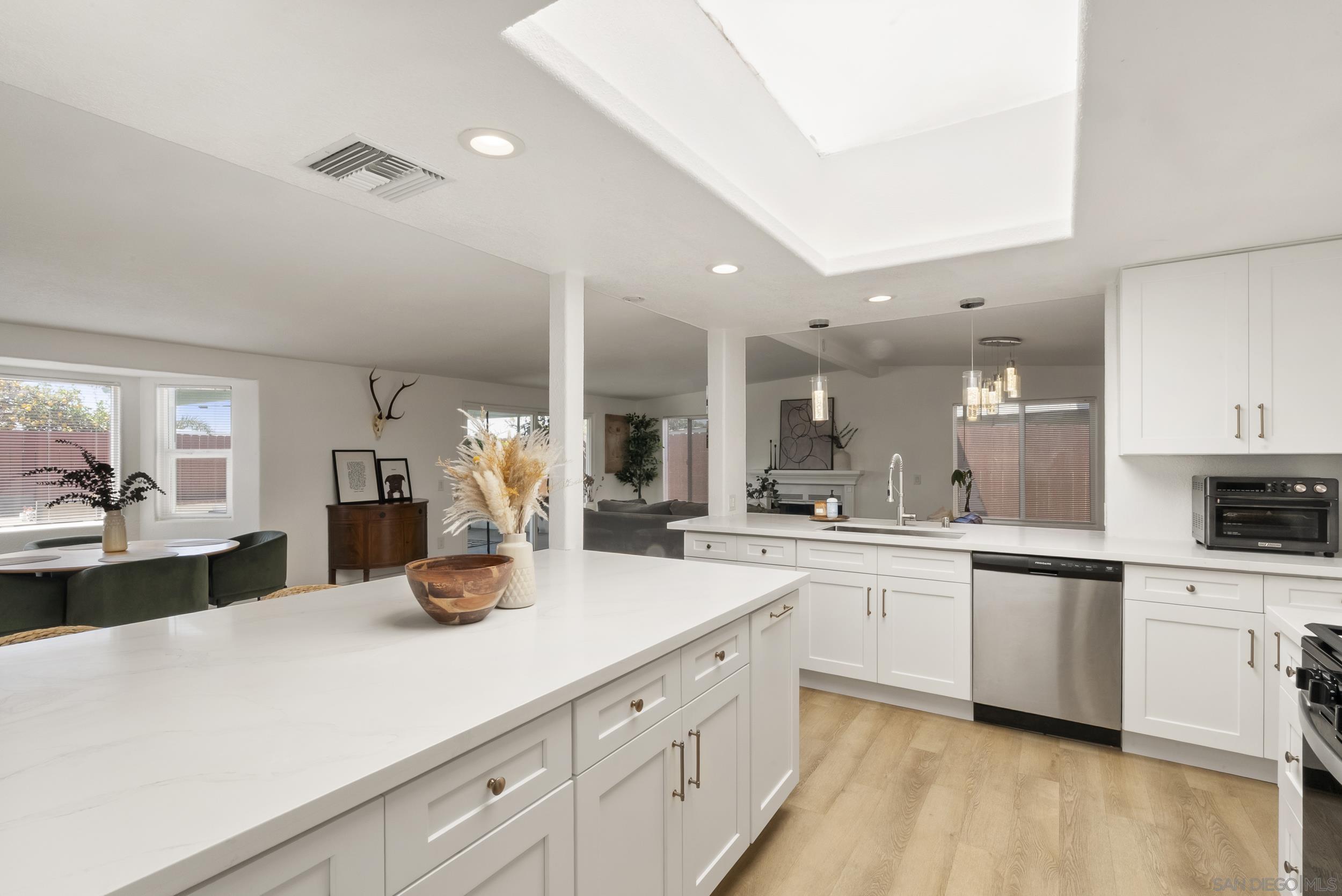 Front Image Thumbnail for SD260010016