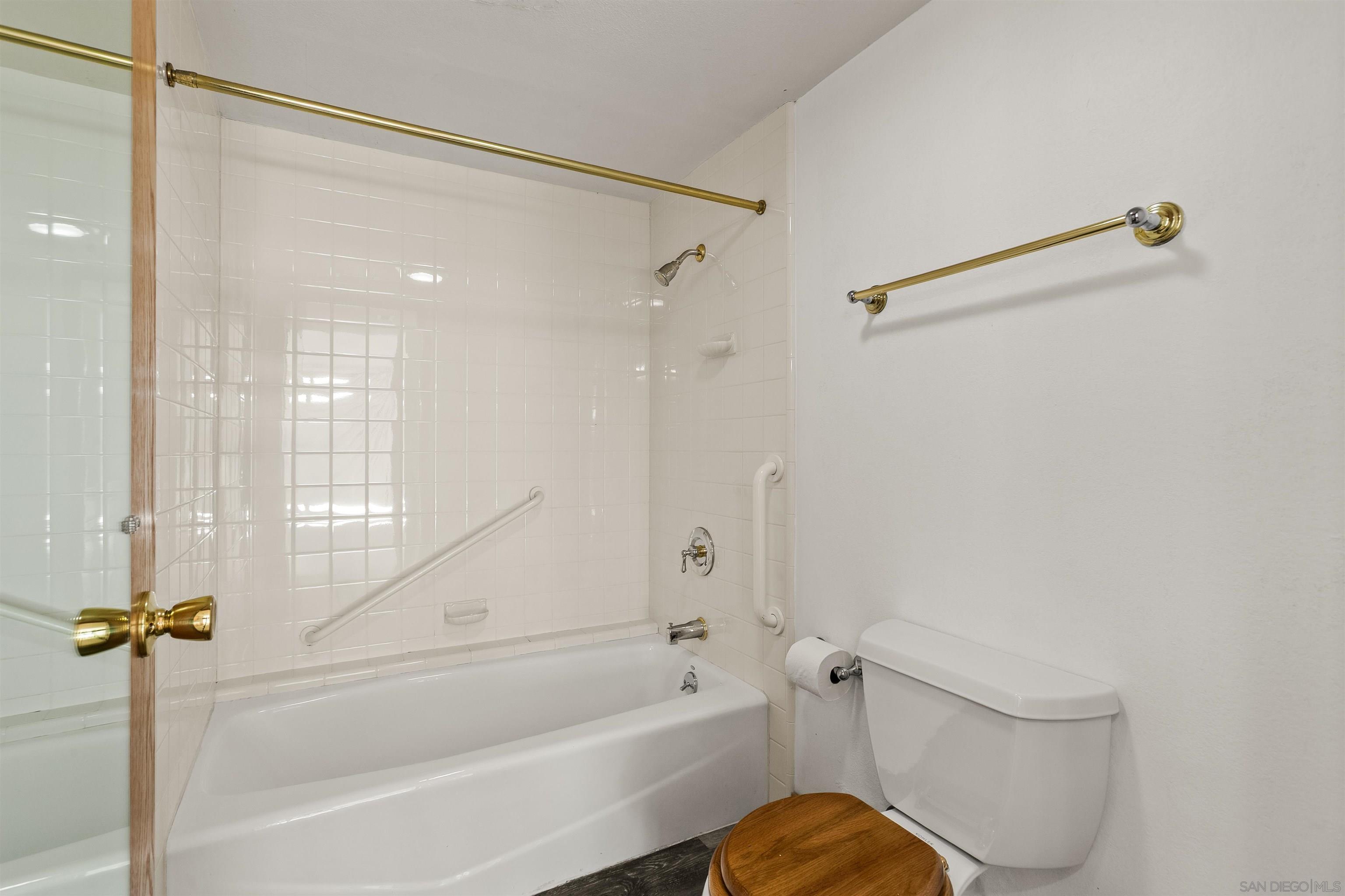 Detail Gallery Image 35 of 75 For 44  via Casitas, Bonsall,  CA 92003 - 3 Beds | 3 Baths