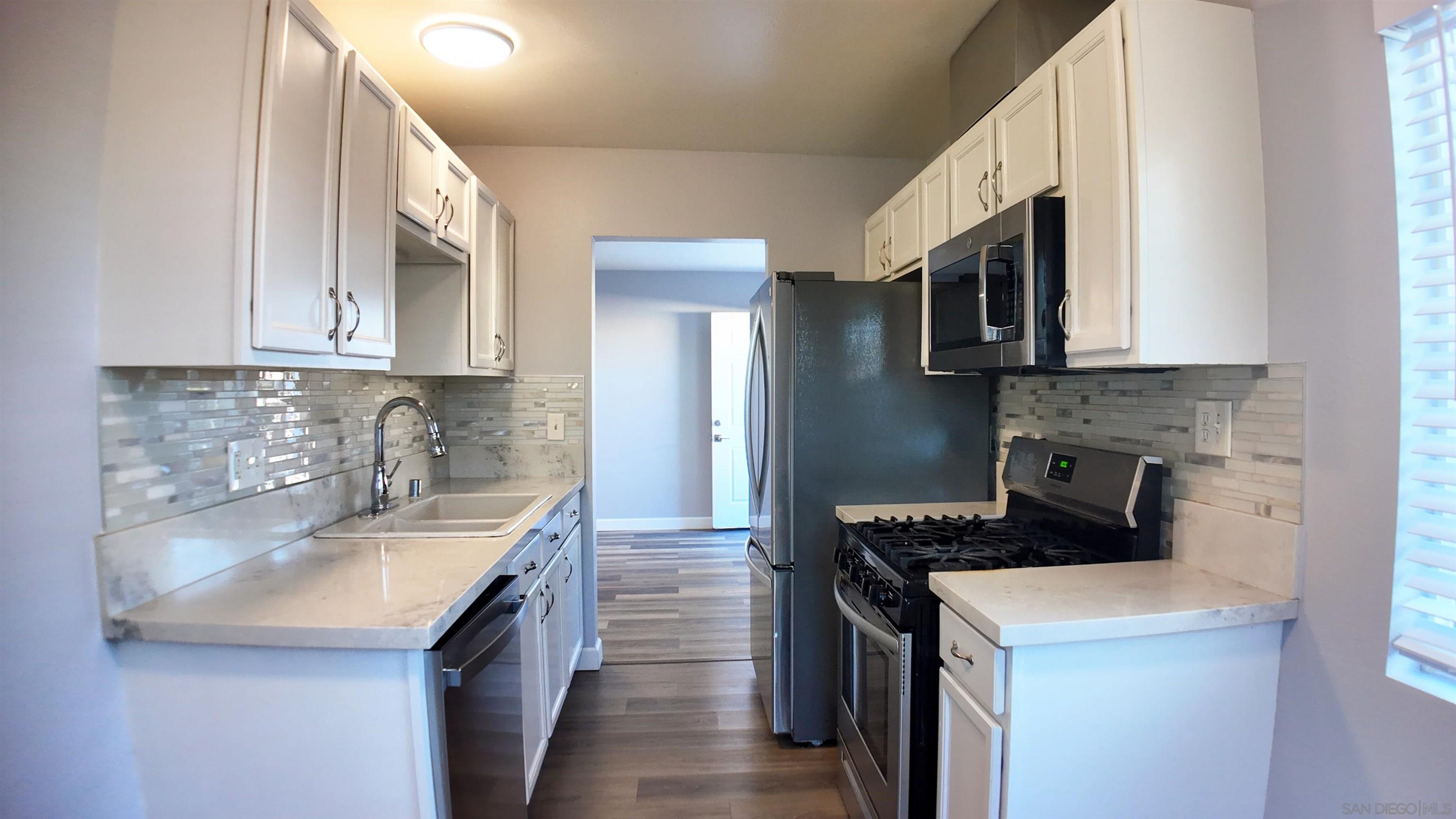 Detail Gallery Image 11 of 32 For 3934  Marine View Ave  3934 1/2, San Diego,  CA 92113 - 3 Beds | 1 Baths