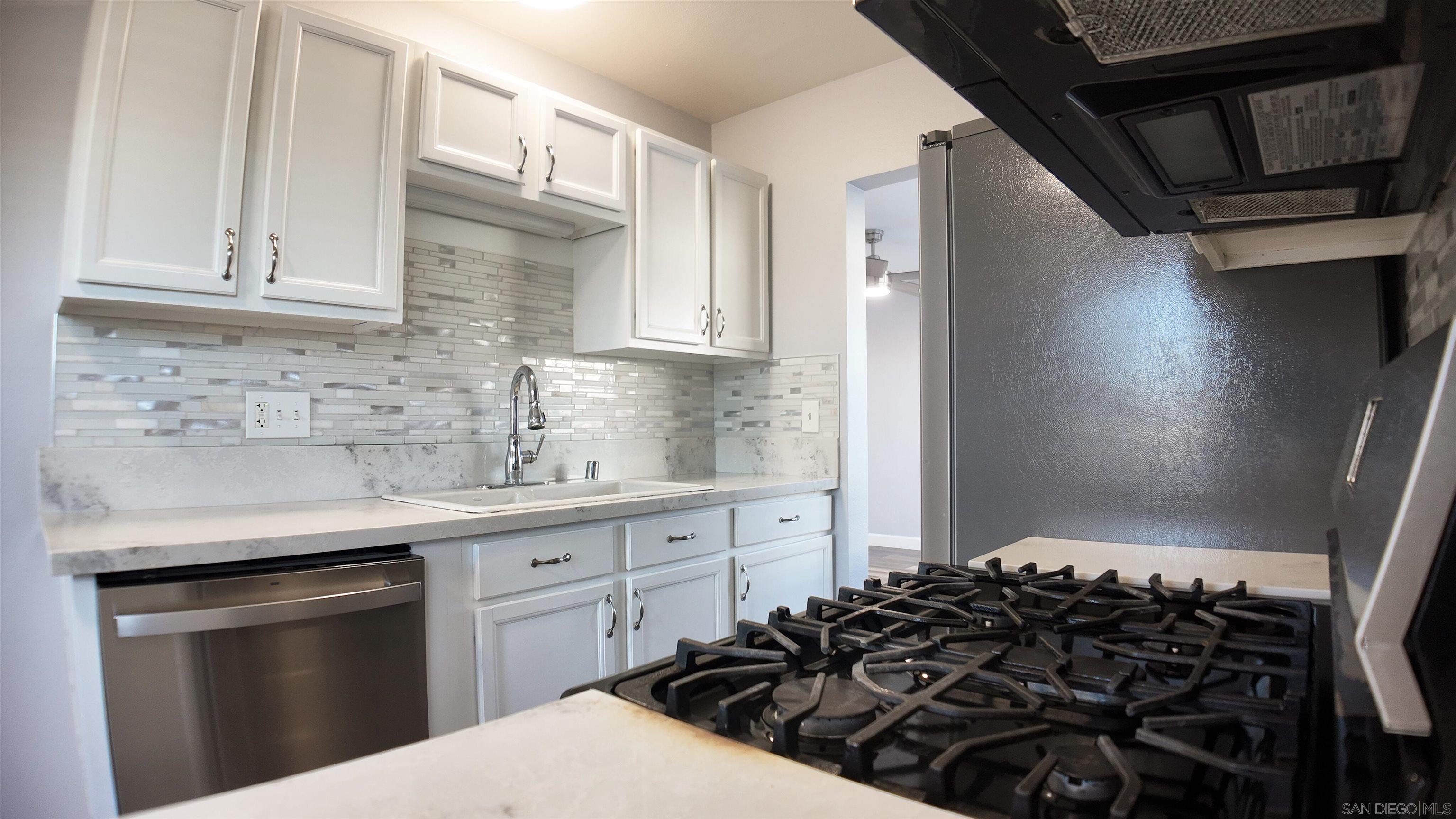 Detail Gallery Image 13 of 32 For 3934  Marine View Ave  3934 1/2, San Diego,  CA 92113 - 3 Beds | 1 Baths