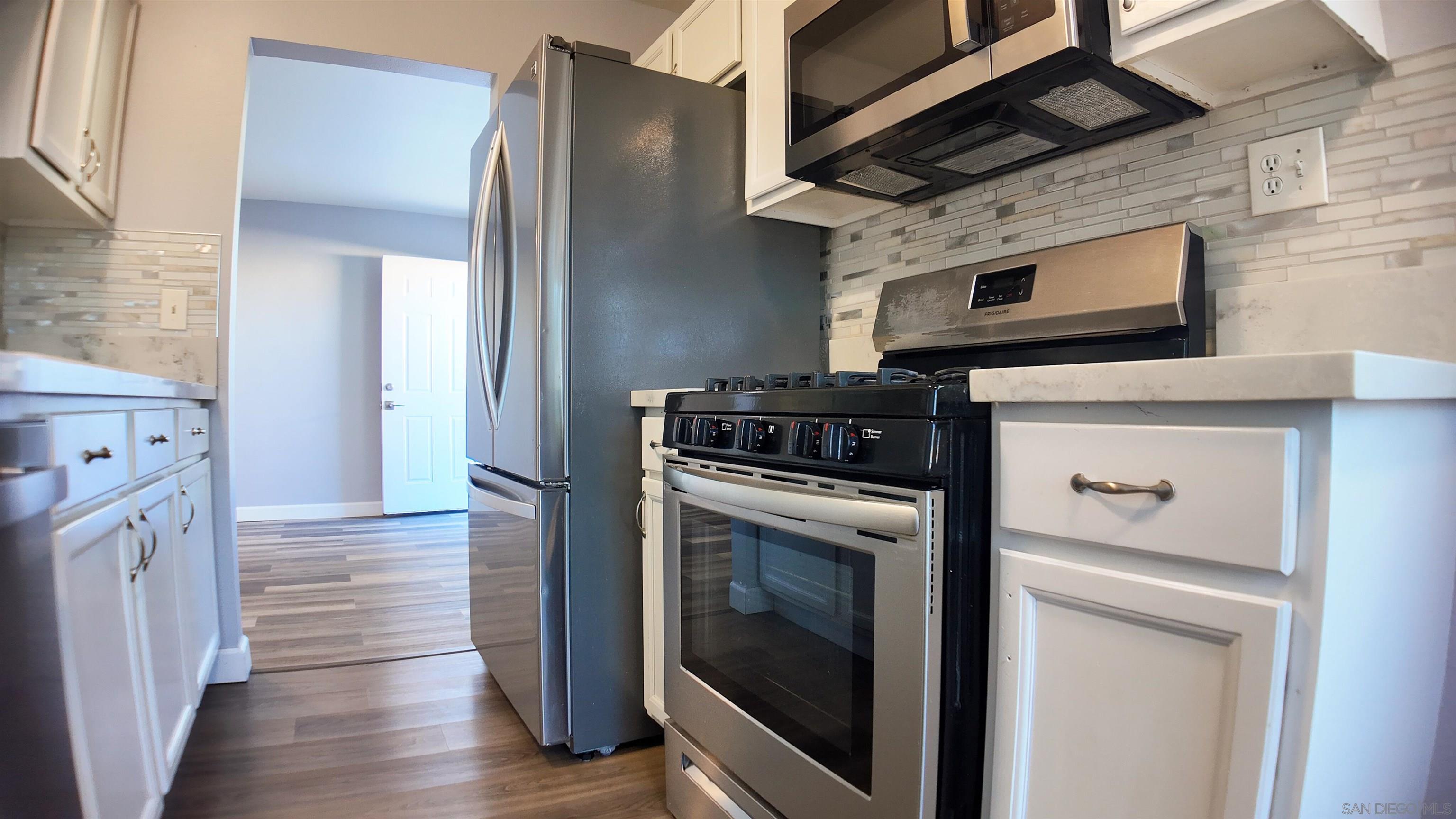 Detail Gallery Image 8 of 32 For 3934  Marine View Ave  3934 1/2, San Diego,  CA 92113 - 3 Beds | 1 Baths