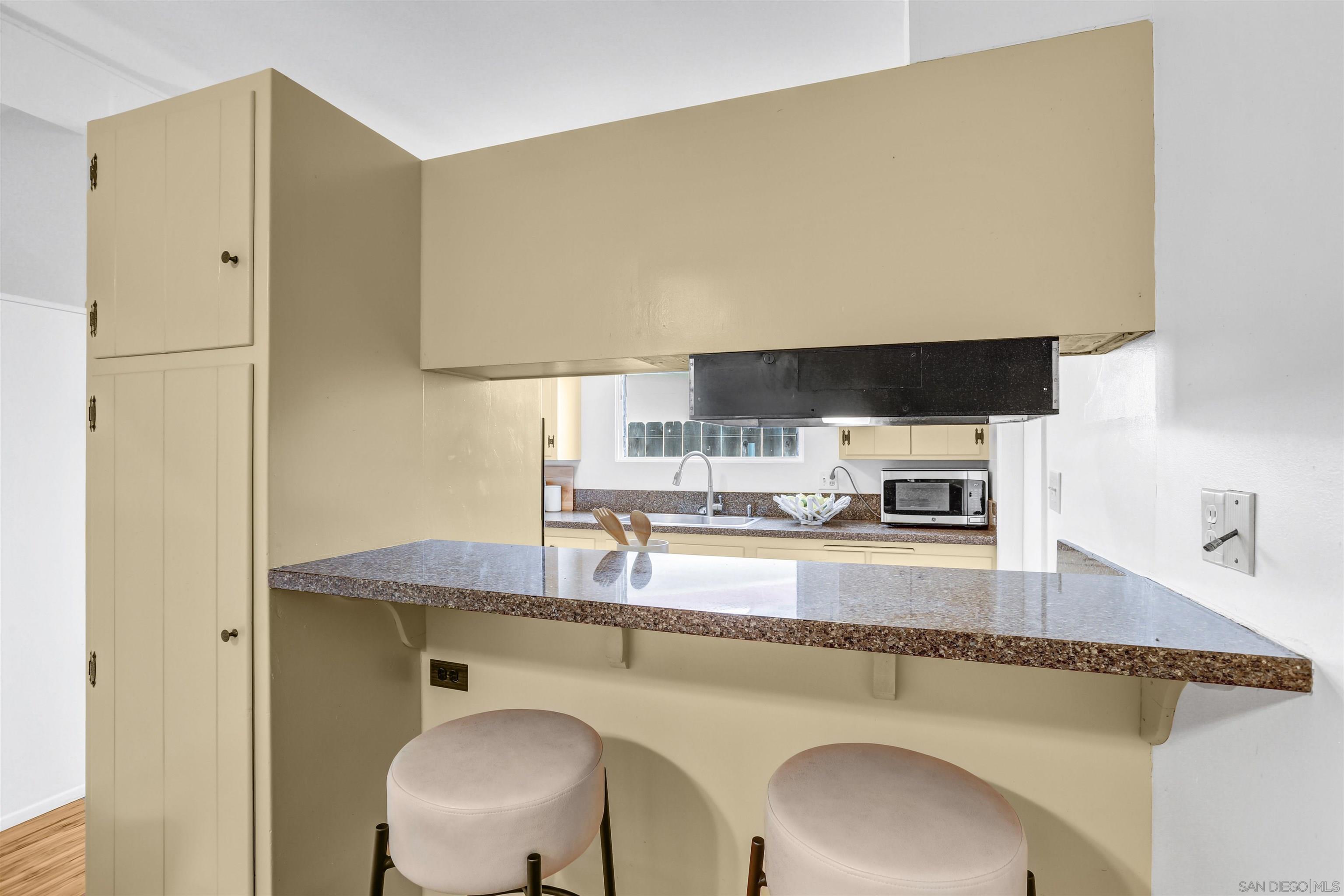 Detail Gallery Image 11 of 29 For 3228  Mobley Street, San Diego,  CA 92123 - 3 Beds | 3 Baths