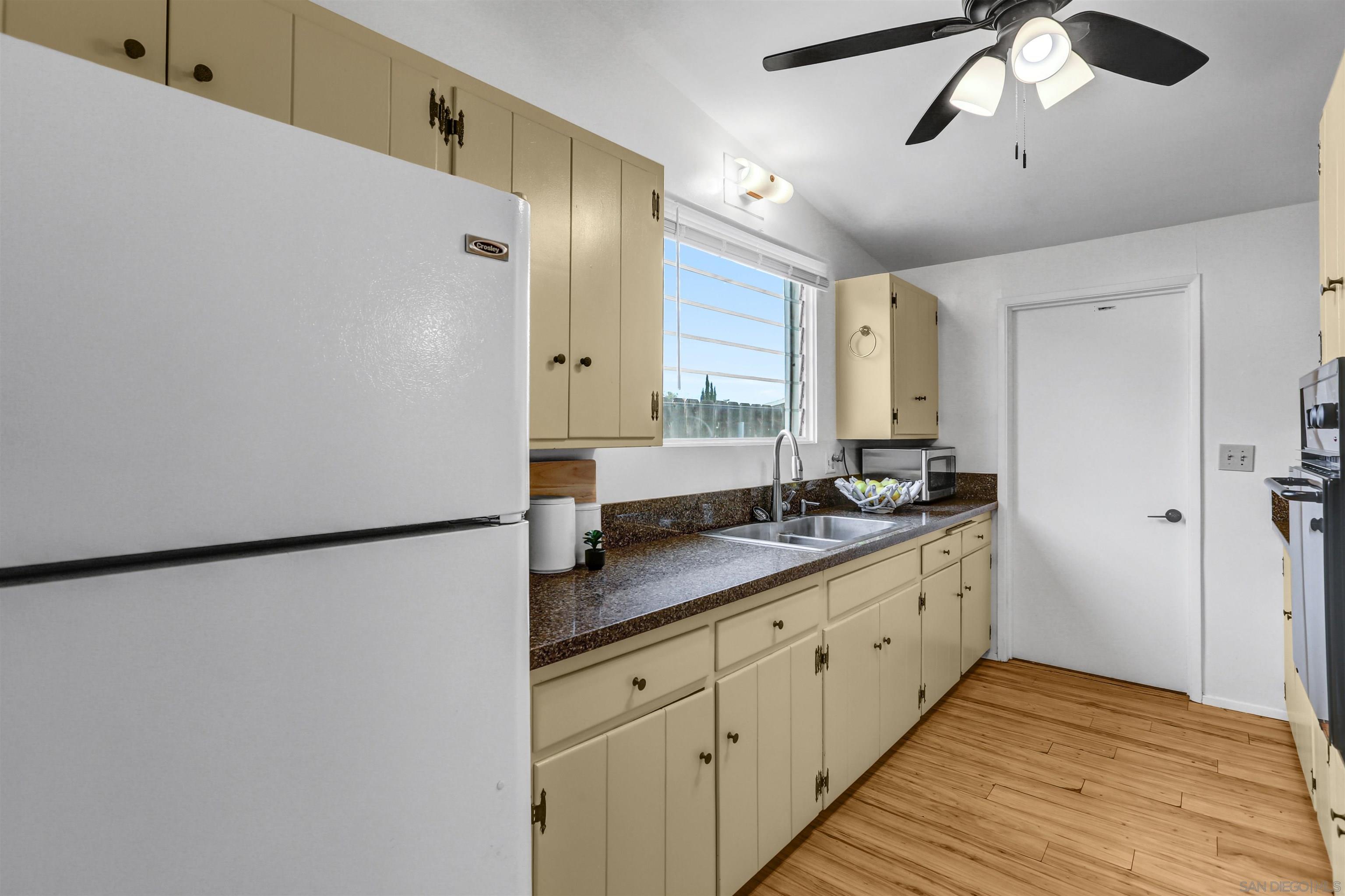 Detail Gallery Image 12 of 29 For 3228  Mobley Street, San Diego,  CA 92123 - 3 Beds | 3 Baths