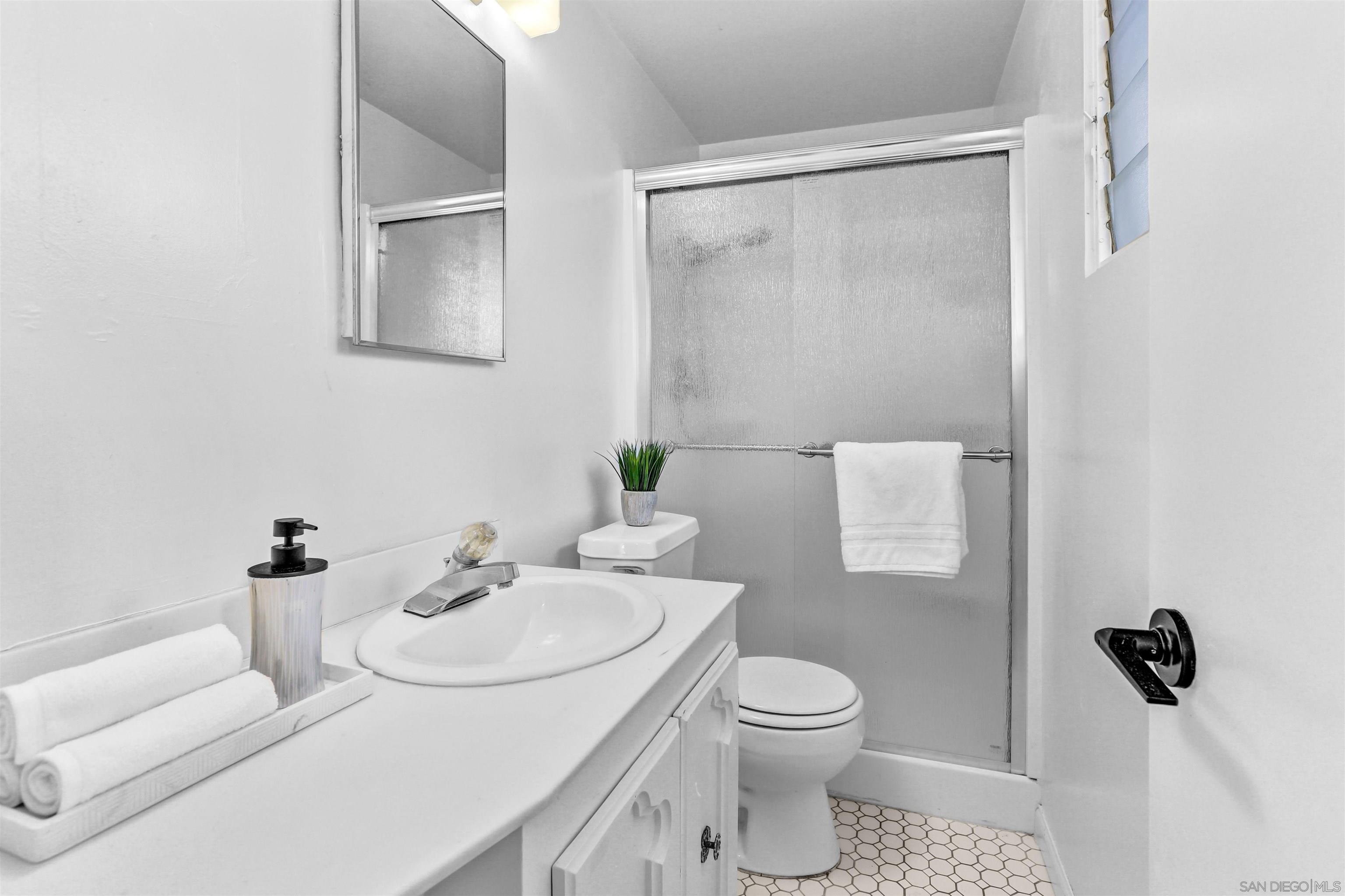 Detail Gallery Image 24 of 29 For 3228  Mobley Street, San Diego,  CA 92123 - 3 Beds | 3 Baths